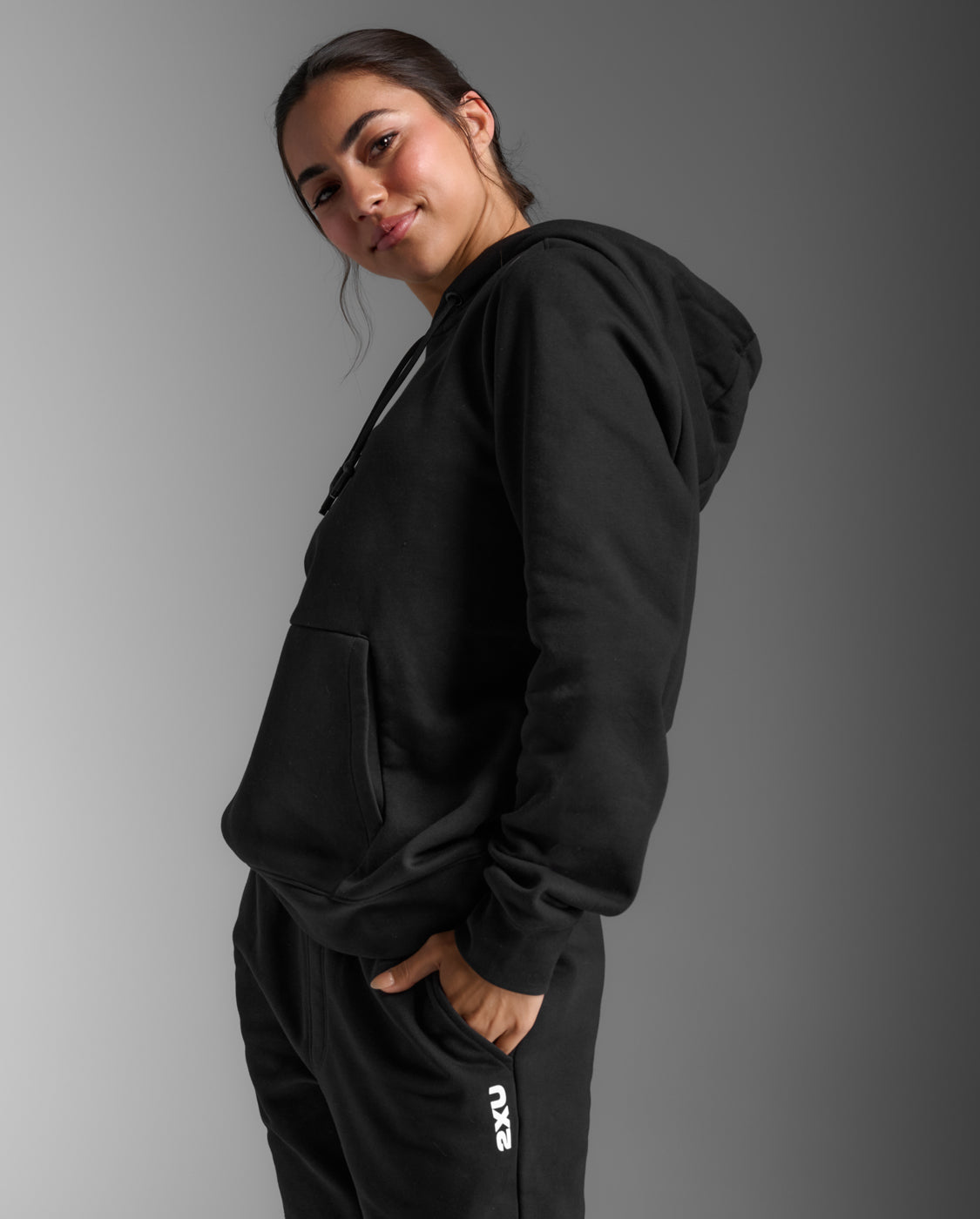 2xu-motion-aspire-pullover-hoodie-damen-schwarz-fleece image 4