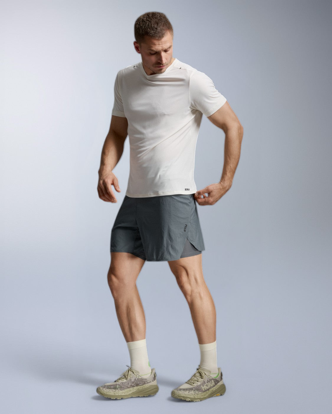 2xu-aero-trail-tee-laufshirt-chalk-black-reflektierend image 3