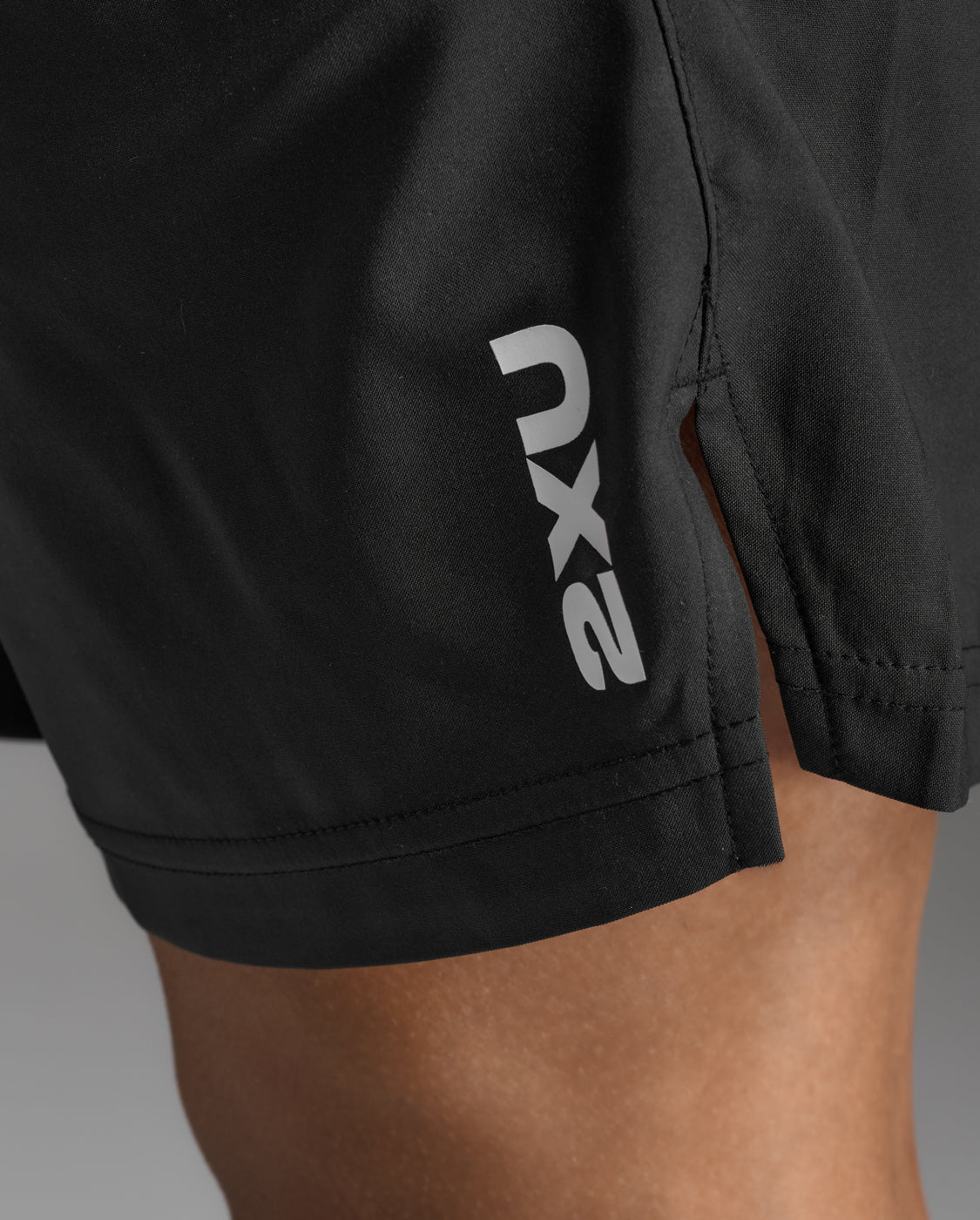 2xu-motion-aspire-7-inch-shorts-laufshorts-schwarz-herren image 7