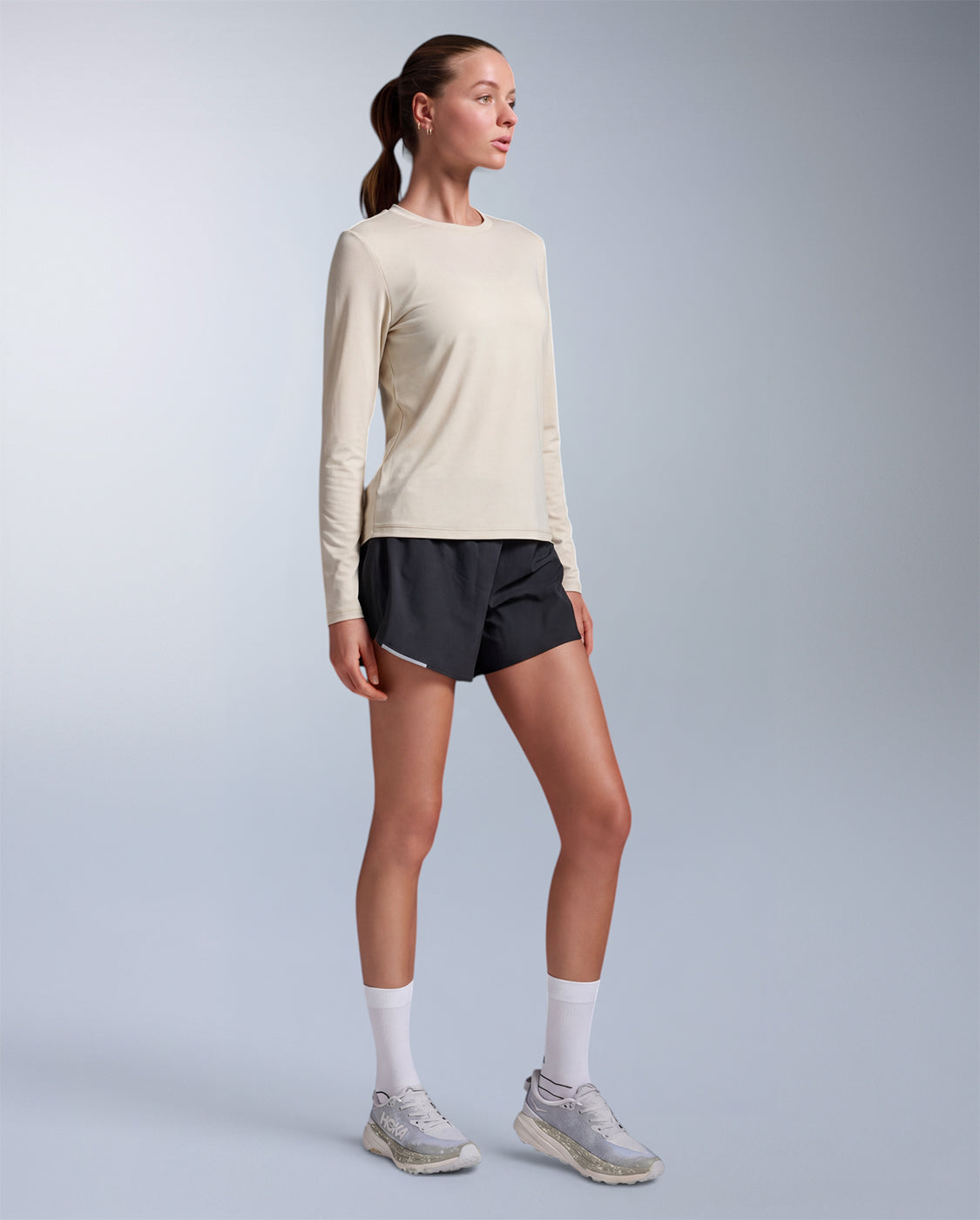2xu-ignition-wool-long-sleeve-damen-chalk-wollshirt image 4