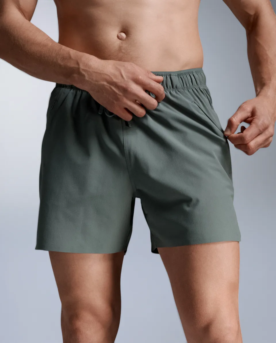 2xu-motion-5-inch-unlined-shorts-trainingsshorts-olive-leaf image 1