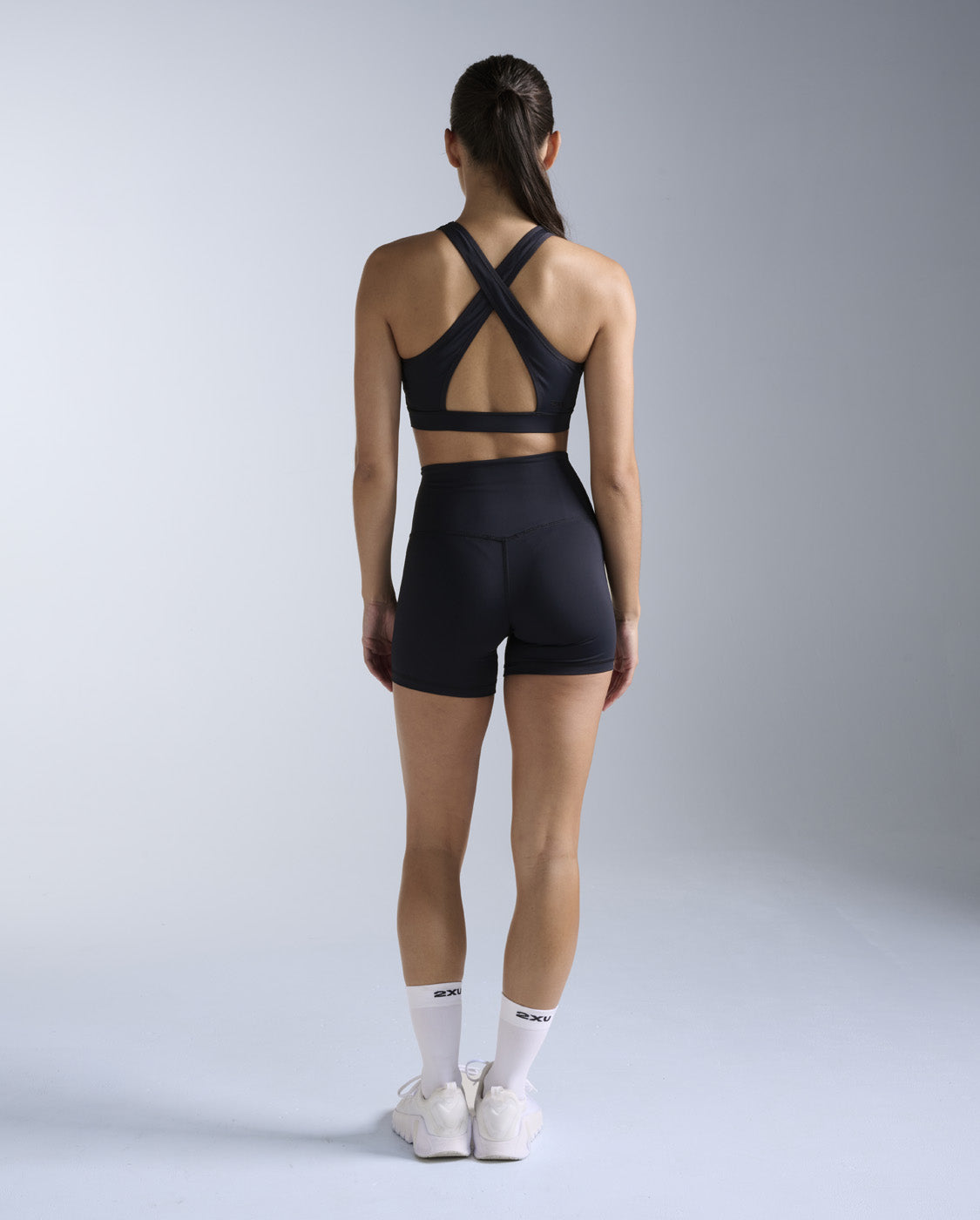 2xu-flex-feather-flex-bonded-cross-back-bra-schwarz image 7
