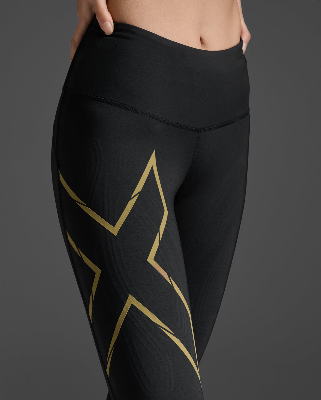 2xu-light-speed-mid-rise-compression-tights-kompressionstights-schwarz-gold image 5