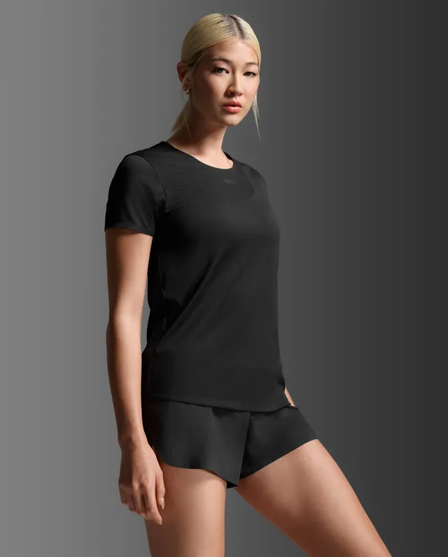 2xu-light-speed-tech-tee-laufshirt-schwarz-damen image 1