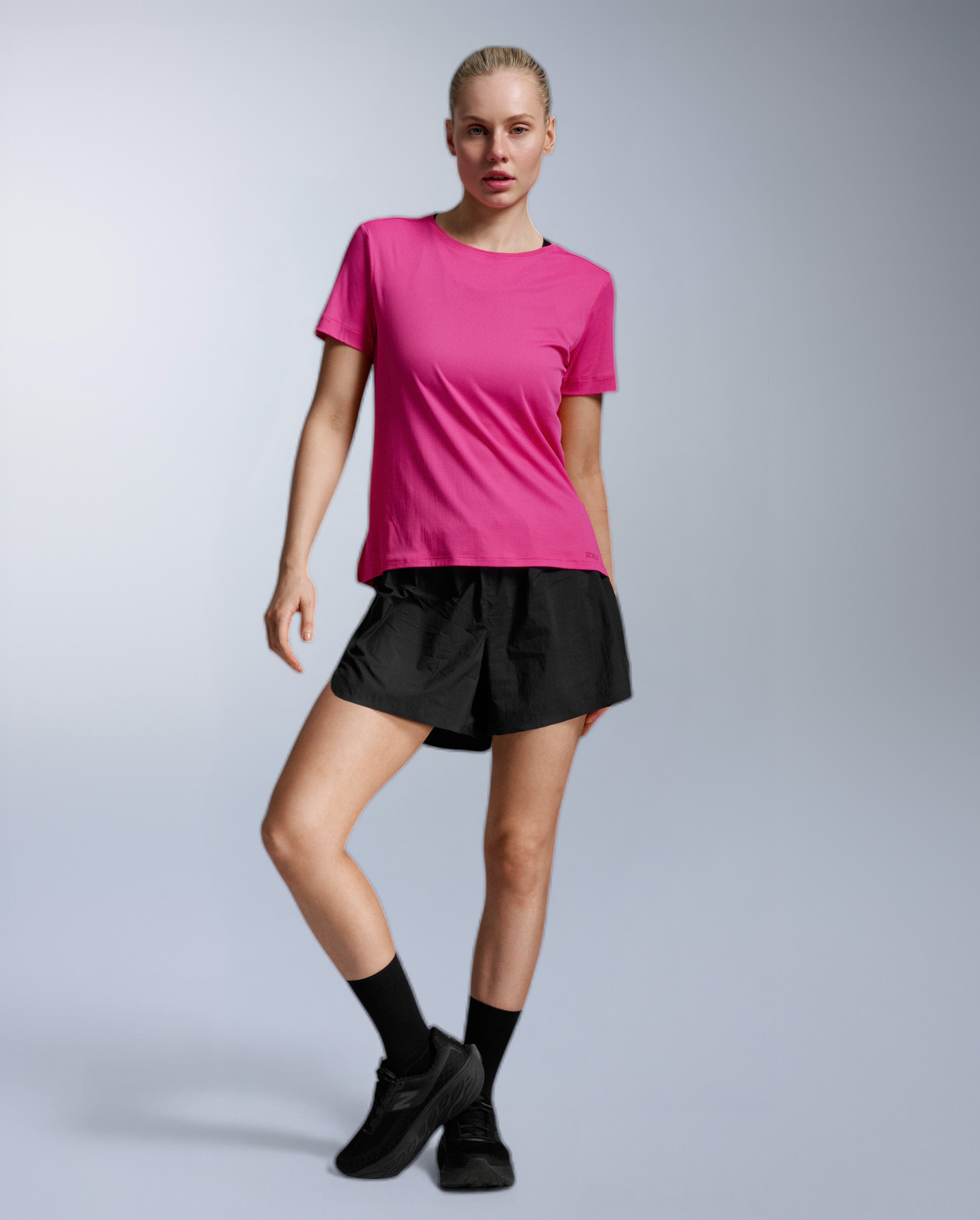 2xu-aero-trail-tee-laufshirt-damen-electric-rose-upf-50 image 3