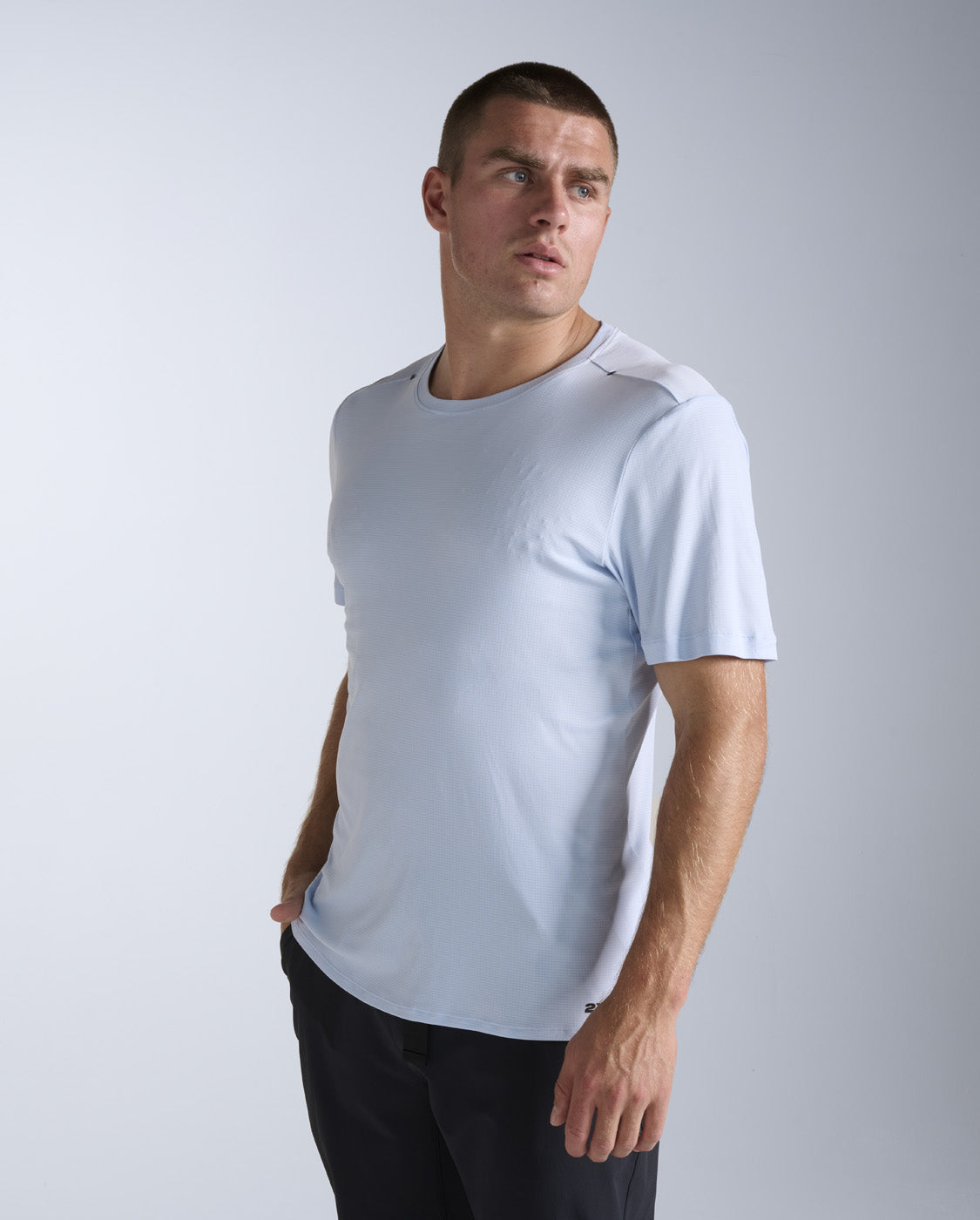 2xu-aero-trail-tee-laufshirt-bay-herren image 1