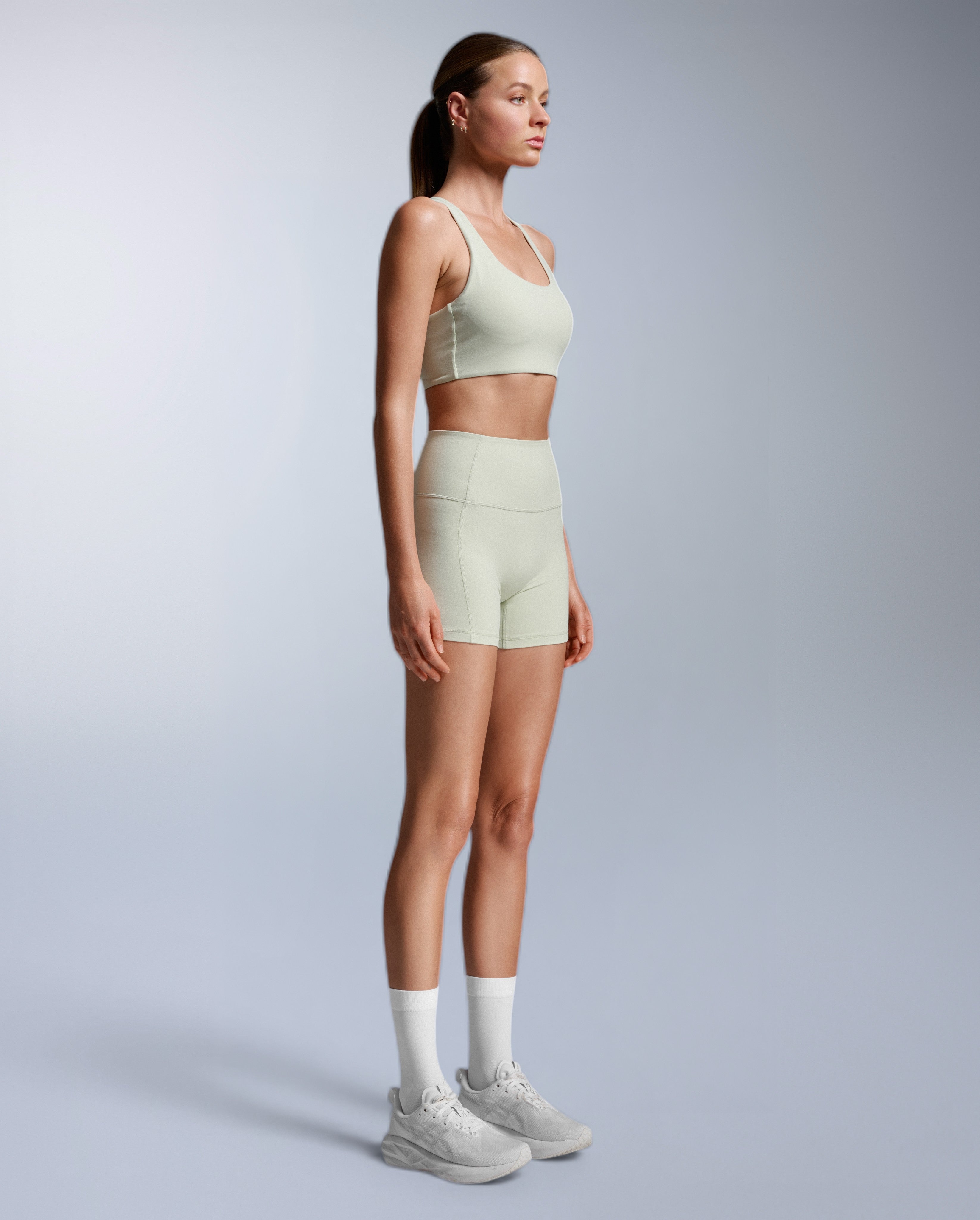 2xu-fluid-hi-rise-5-inch-shorts-seafoam-damen image 5