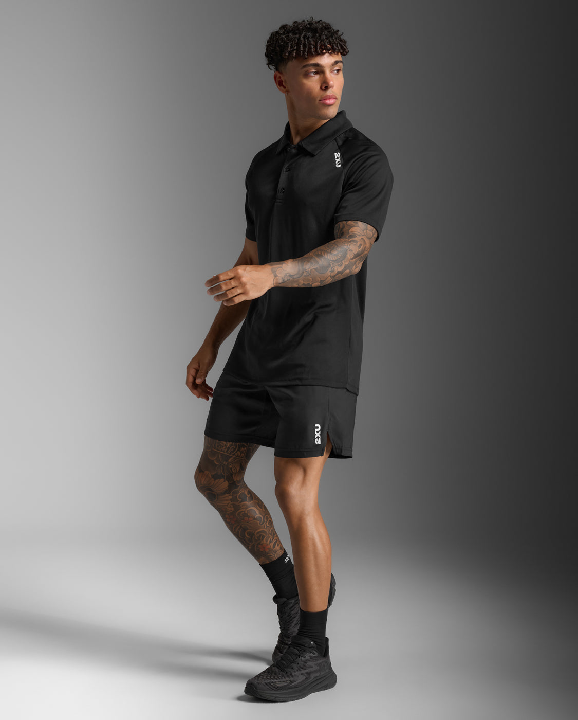 2xu-motion-aspire-polo-herren-black-kurzarm-sport image 4
