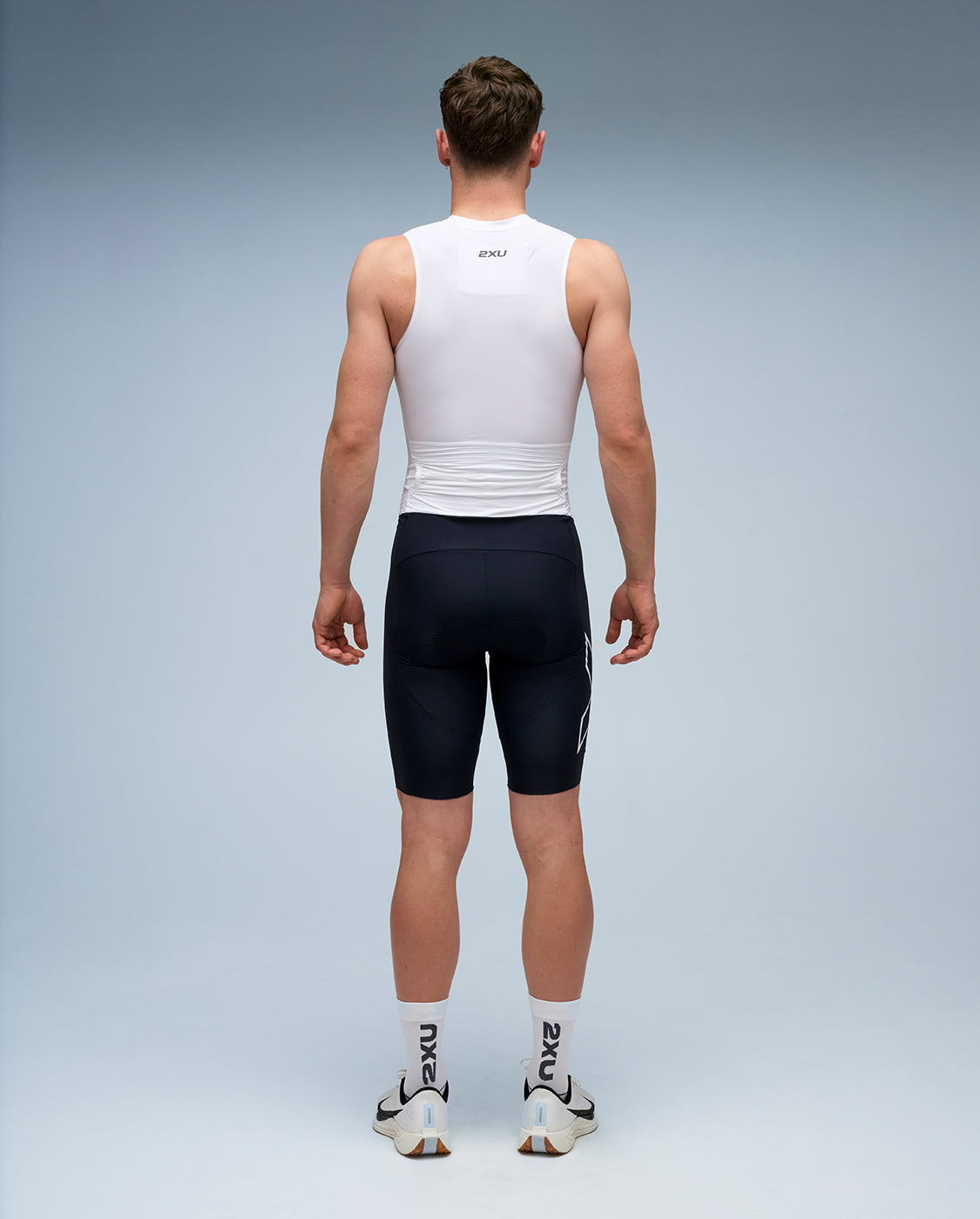 2xu-light-speed-react-trisuit-herren-black-white image 2