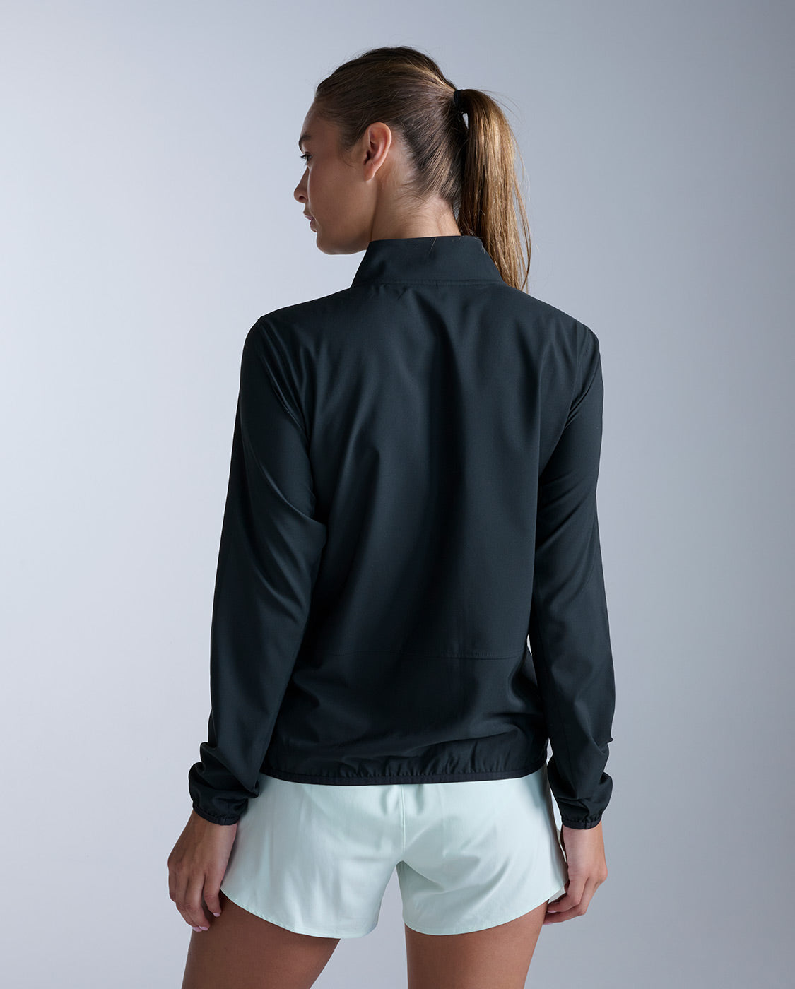 2xu-aero-jacket-damen-black-wasserabweisende-laufjacke image 2