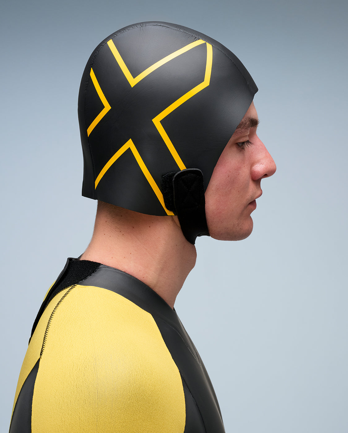 2xu-propel-neoprene-swim-cap-badekappe-schwarz-verstellbar image 4