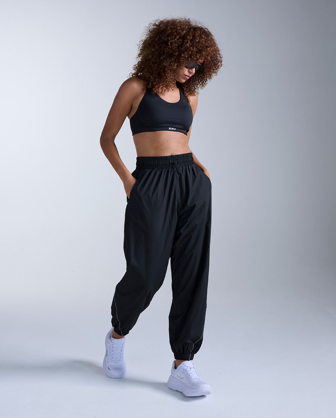 2xu-aero-oversized-jogger-damen-black-wasserabweisend image 6