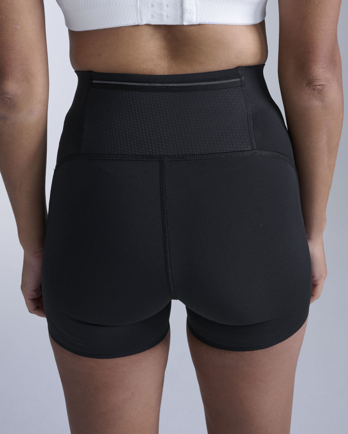 2xu-aero-mesh-hi-rise-4-inch-kompressionsshorts-schwarz image 3
