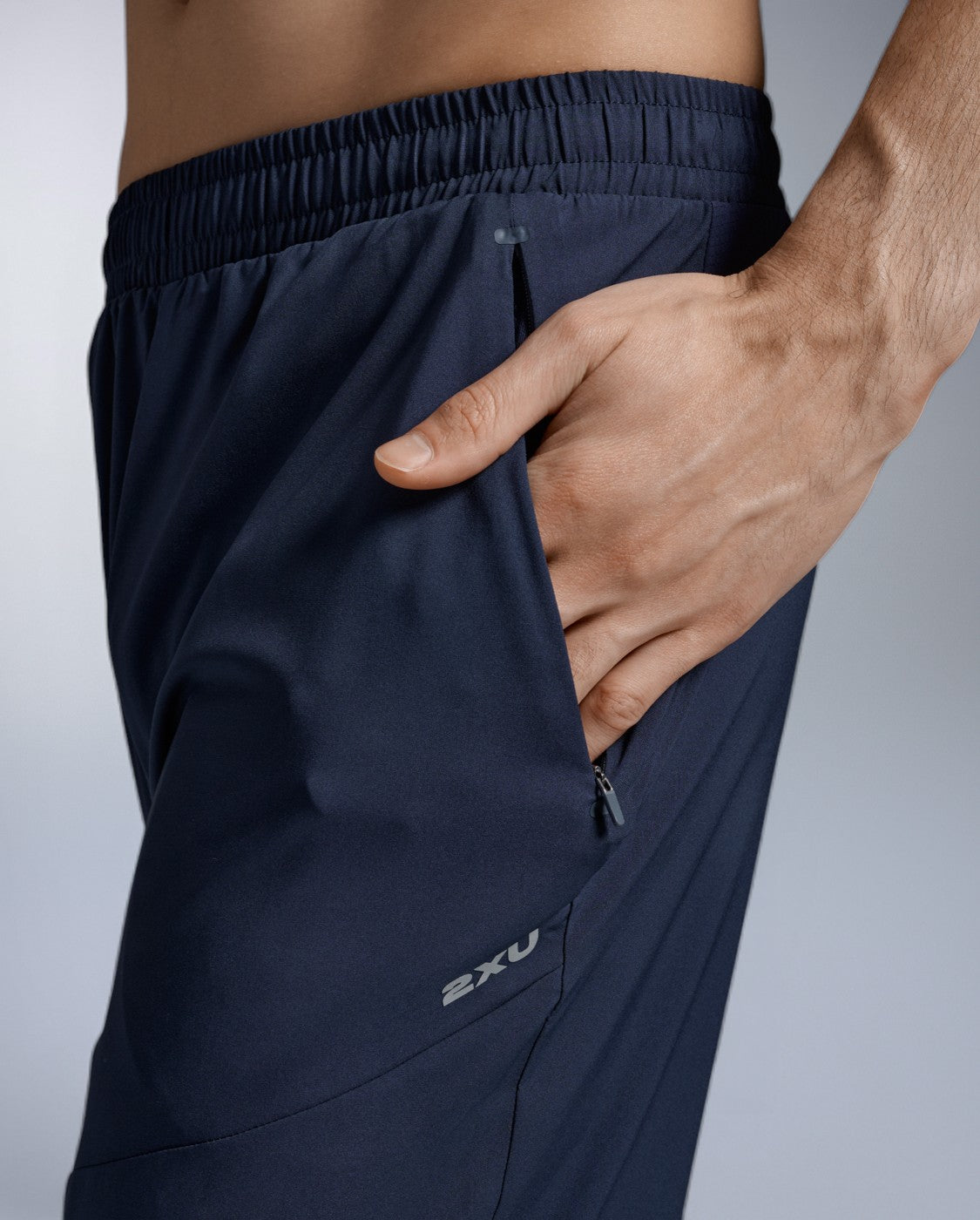 2xu-aero-woven-jogger-laufhose-herren-midnight-reflective image 8