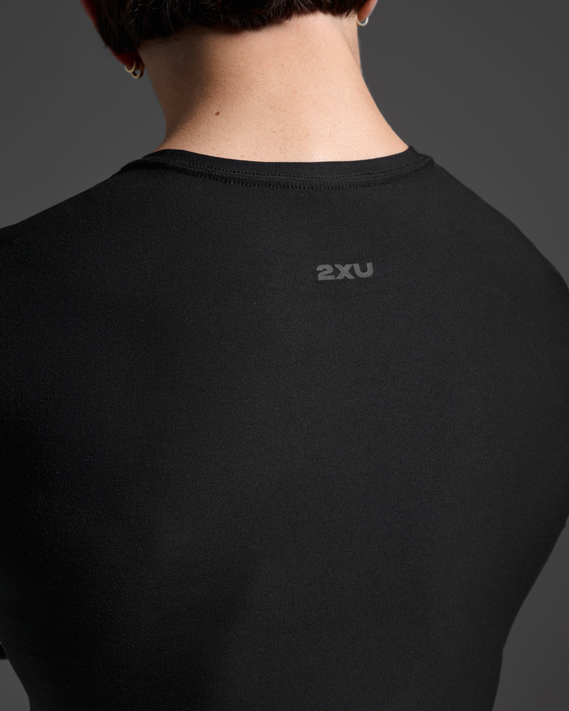 2xu-signature-long-sleeve-tee-langarmshirt-schwarz-atmungsaktiv image 5