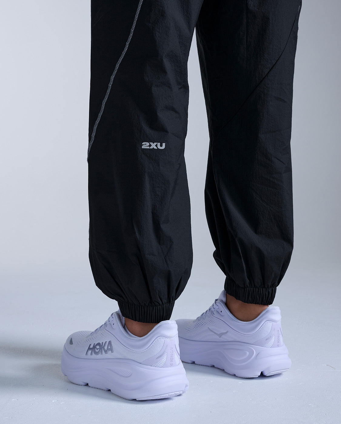 2xu-aero-oversized-jogger-damen-black-wasserabweisend image 3