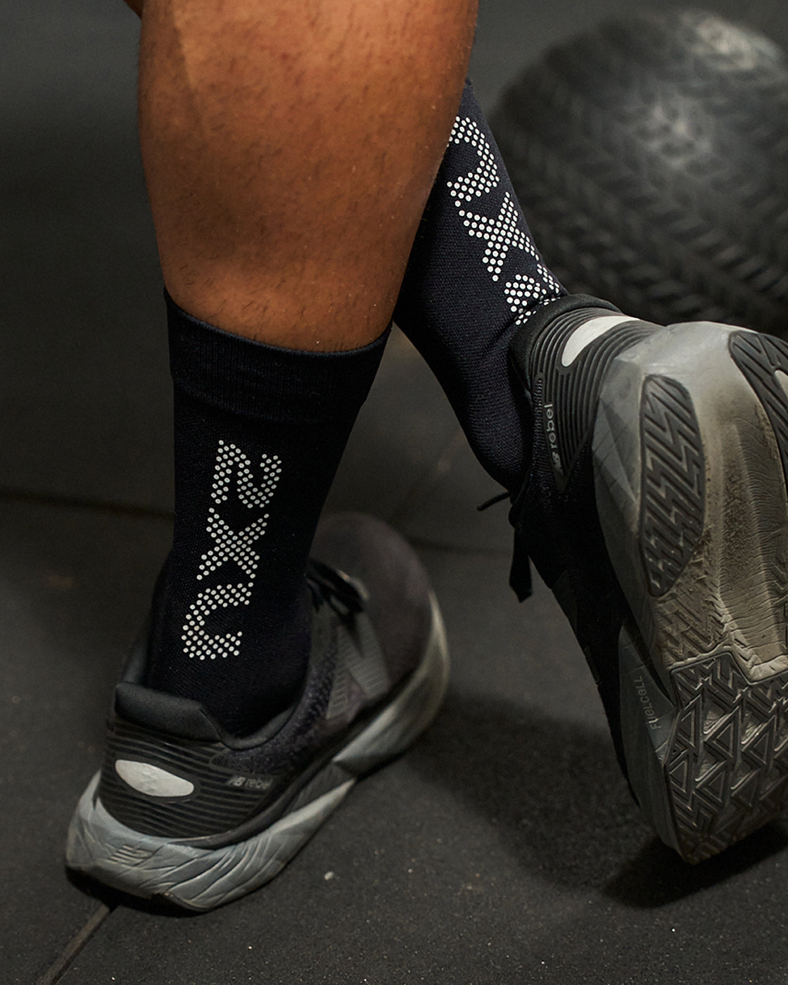 2xu-vectr-reflective-crew-socken-black-silver image 2