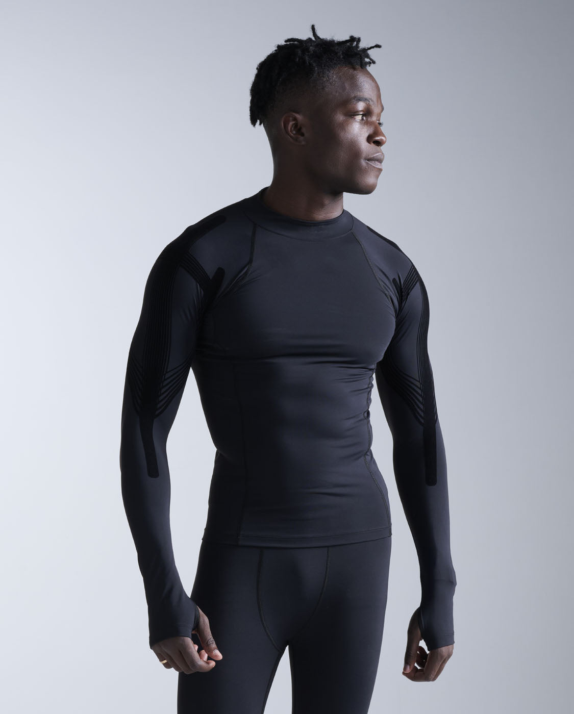 2xu-recovery-kompressionsshirt-herren-schwarz-fir-fest image 1