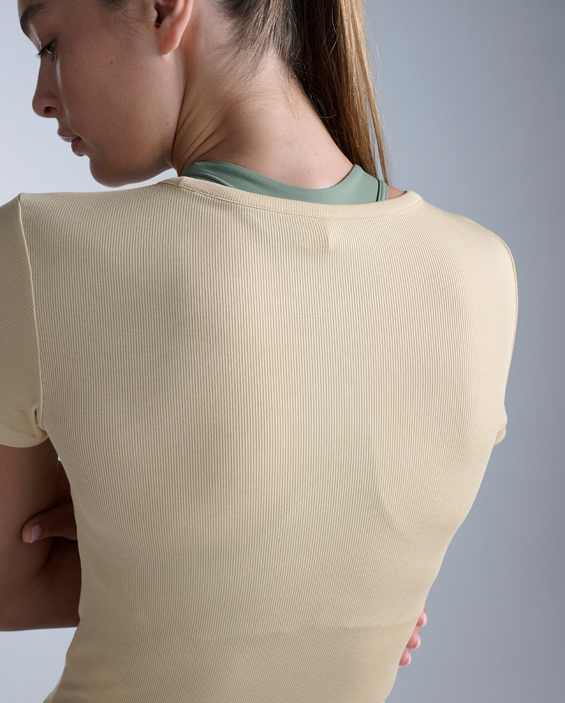 2xu-fluid-modal-crop-tee-damen-mojave-desert-stretch image 4
