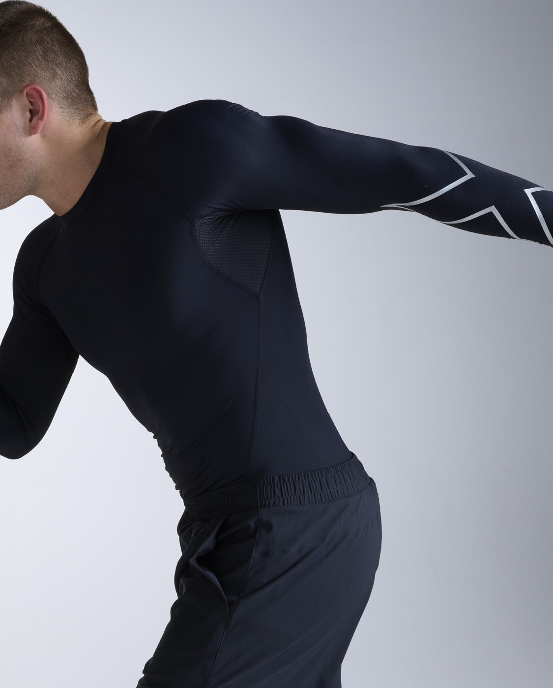 2xu-core-compression-langarm-shirt-black-herren image 5