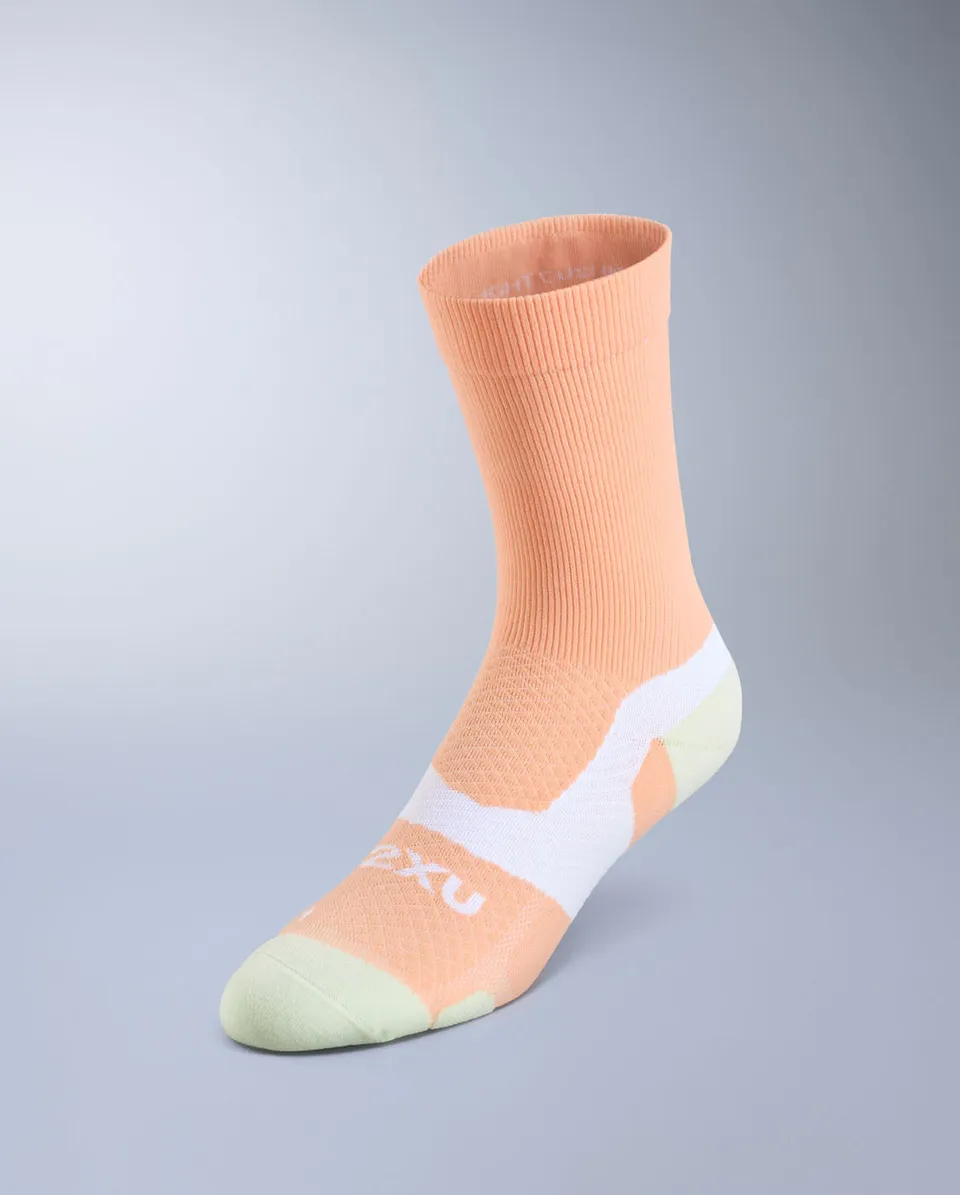 2xu-vectr-light-cushion-crew-socken-fuzzy-peach-laufsocken image 1