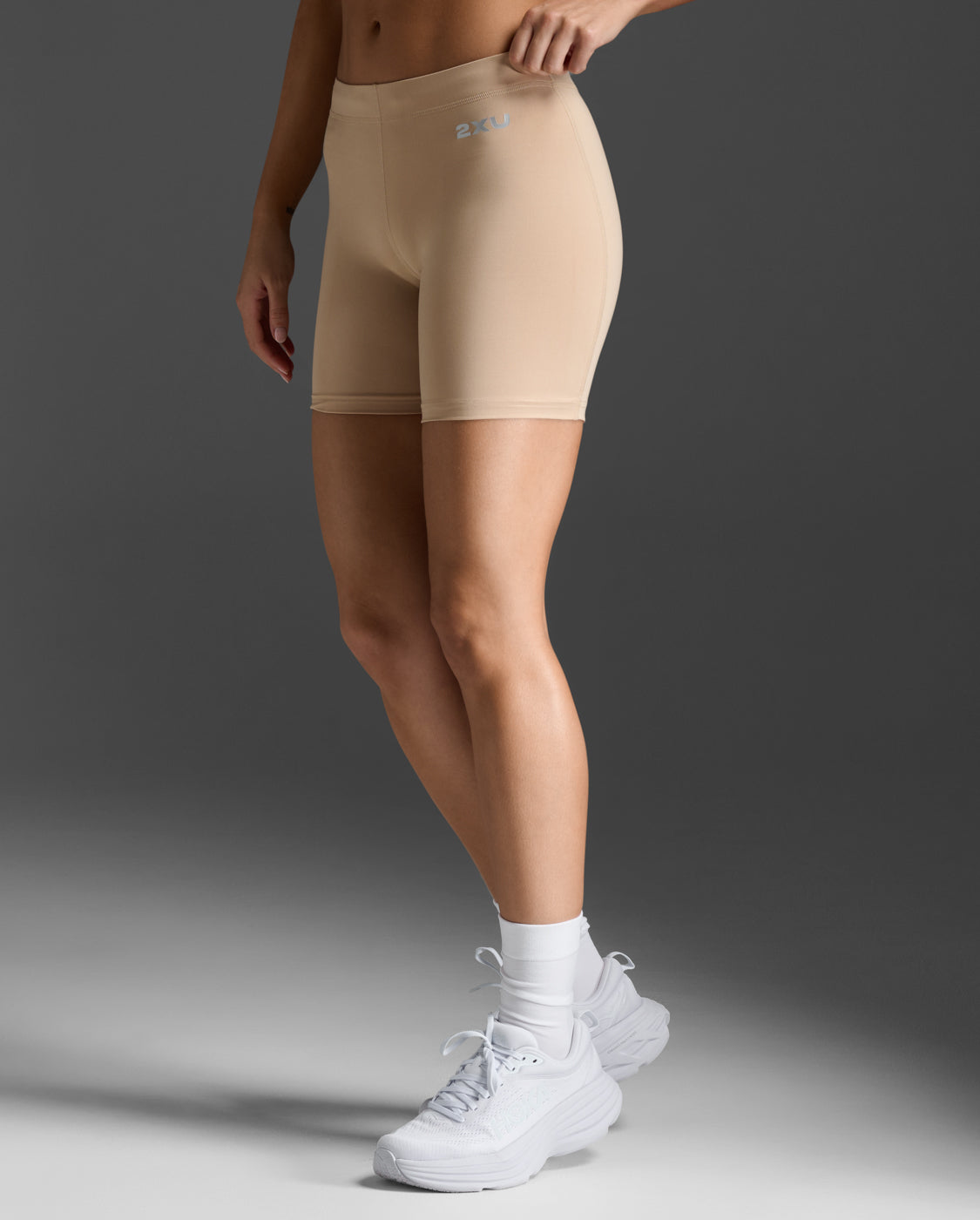 2xu-core-compression-5-inch-shorts-damen-beige-silver image 3