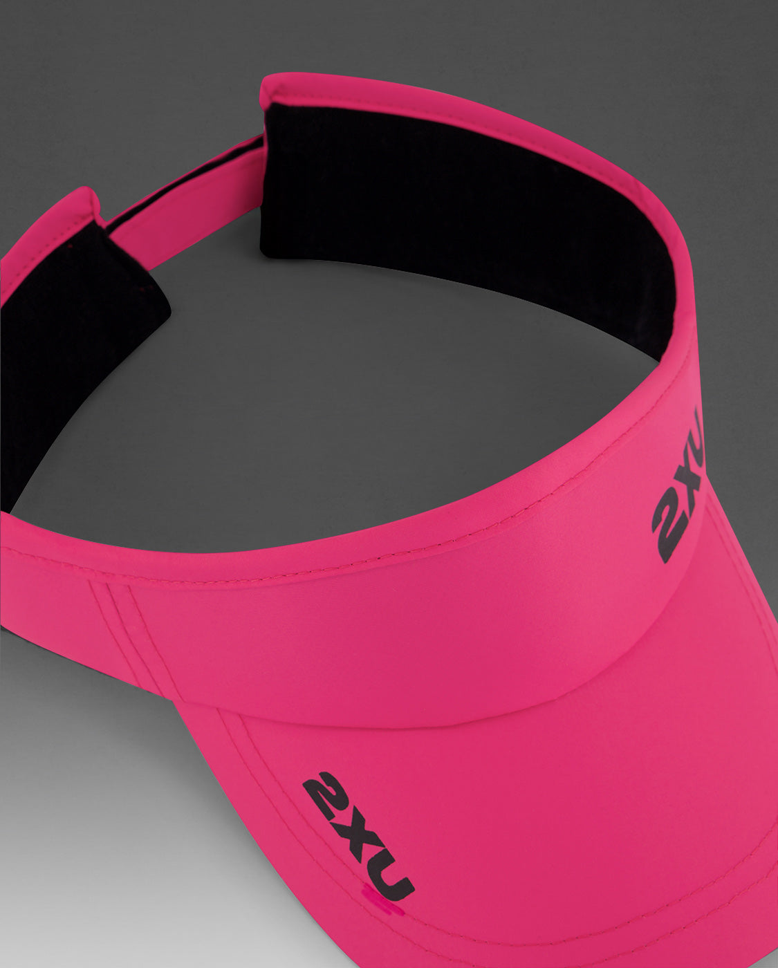 2xu-aero-run-visor-laufvisor-fuchsia-schwarz image 4