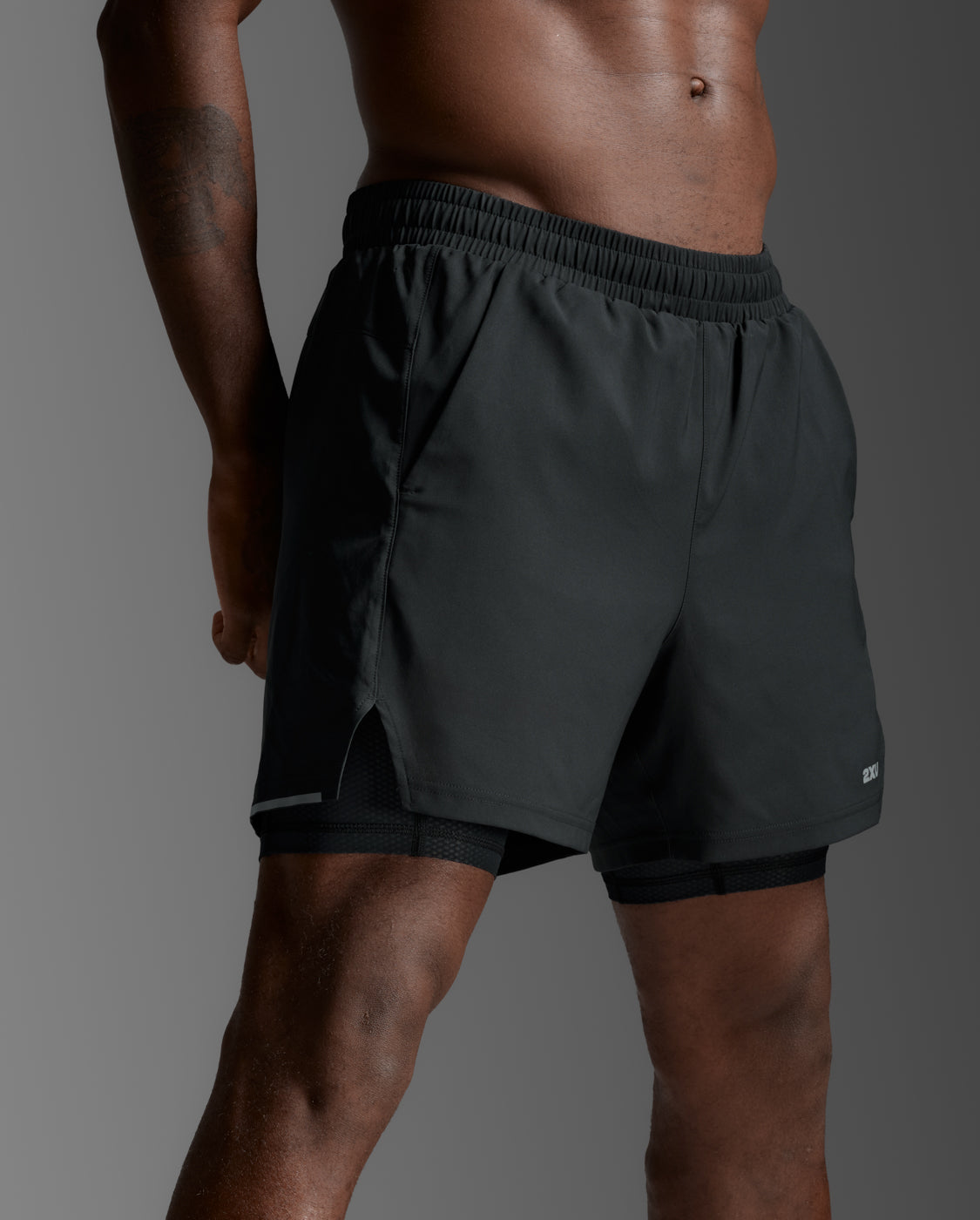 2xu-aero-mesh-2-in-1-5-inch-shorts-herren-schwarz image 1