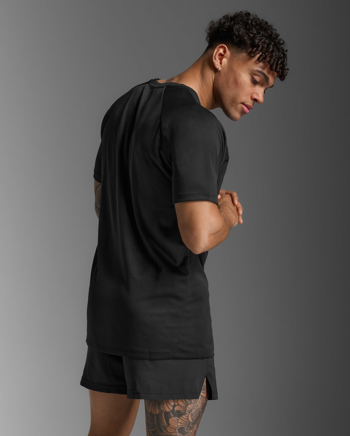 2xu-motion-aspire-tee-t-shirt-schwarz-wei-schnelltrocknend image 3
