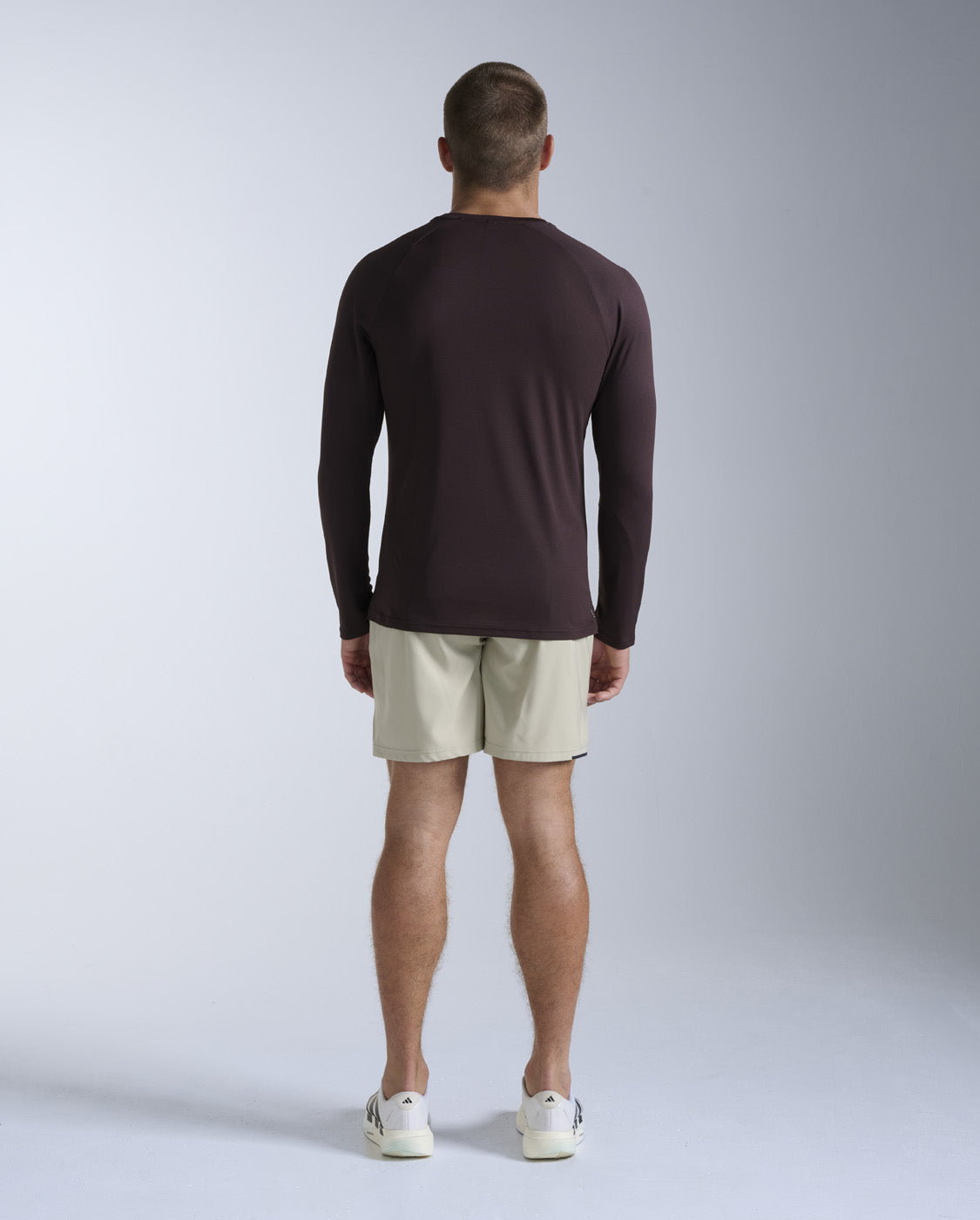 2xu-aero-long-sleeve-laufshirt-bark-black-reflective image 5