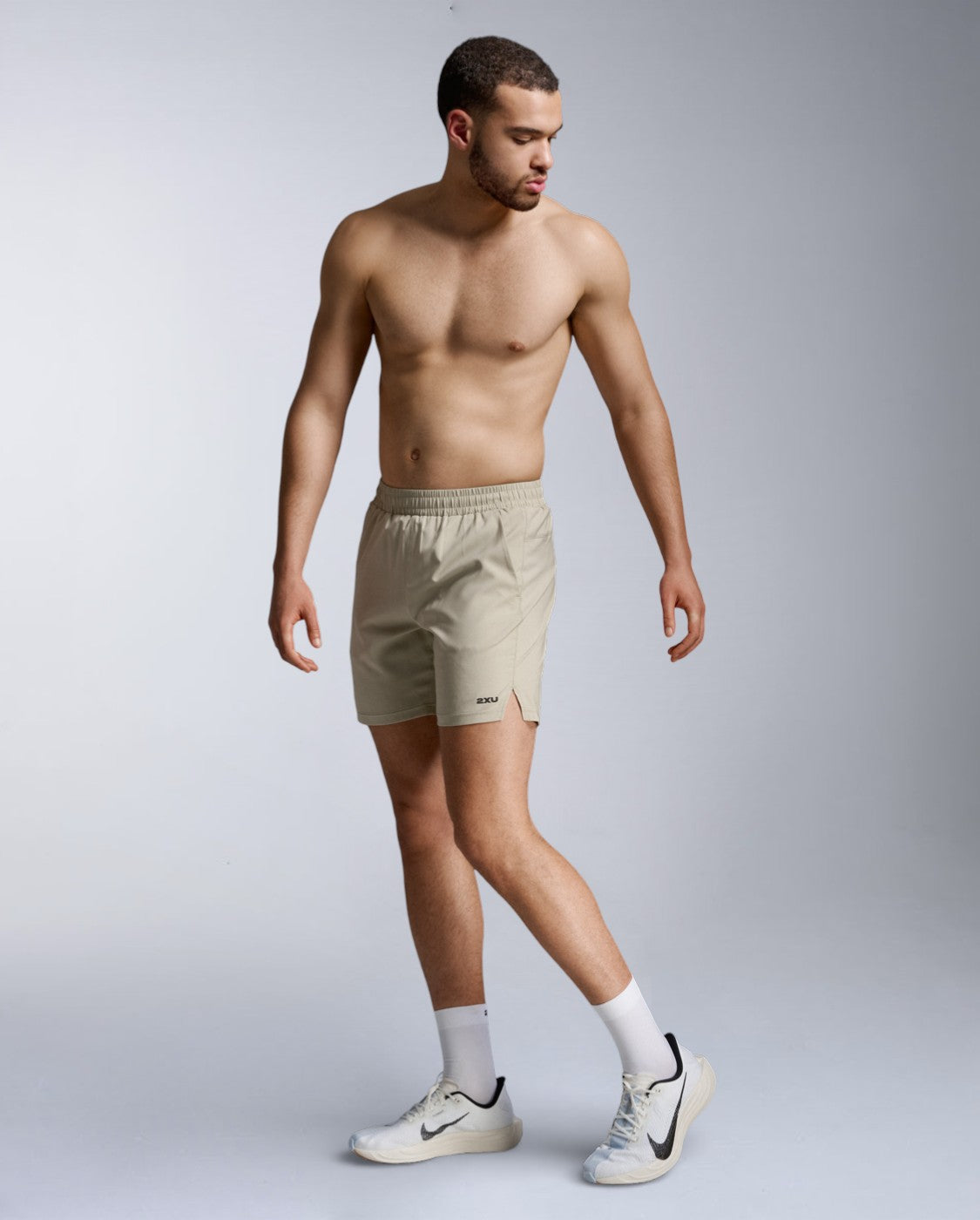 2xu-aero-7-inch-shorts-pebble-herren-reflektiv image 7