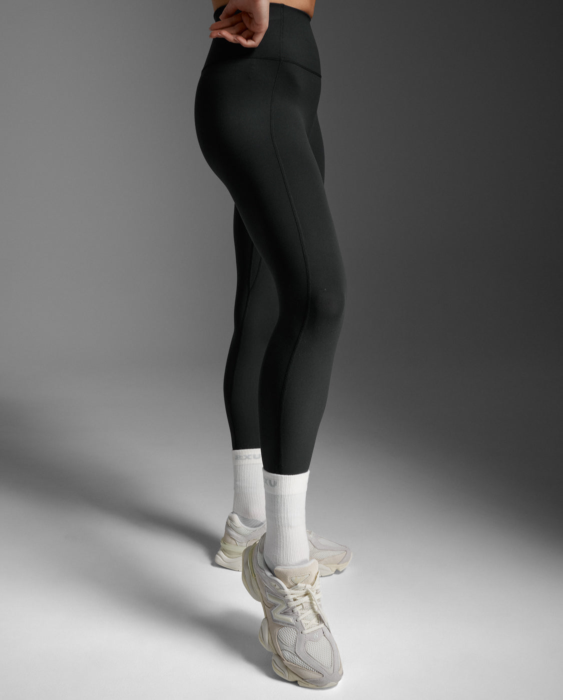 2xu-fluid-hi-rise-tights-damen-leggings-schwarz-high-waist image 3