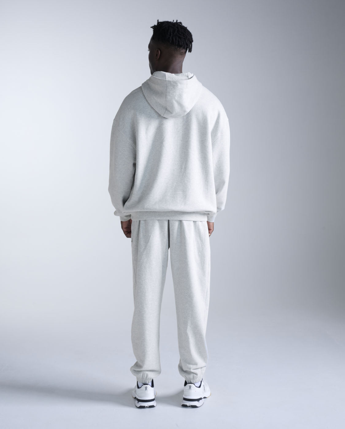 2xu-ez-oversized-organic-cotton-hoodie-grey-marle image 8
