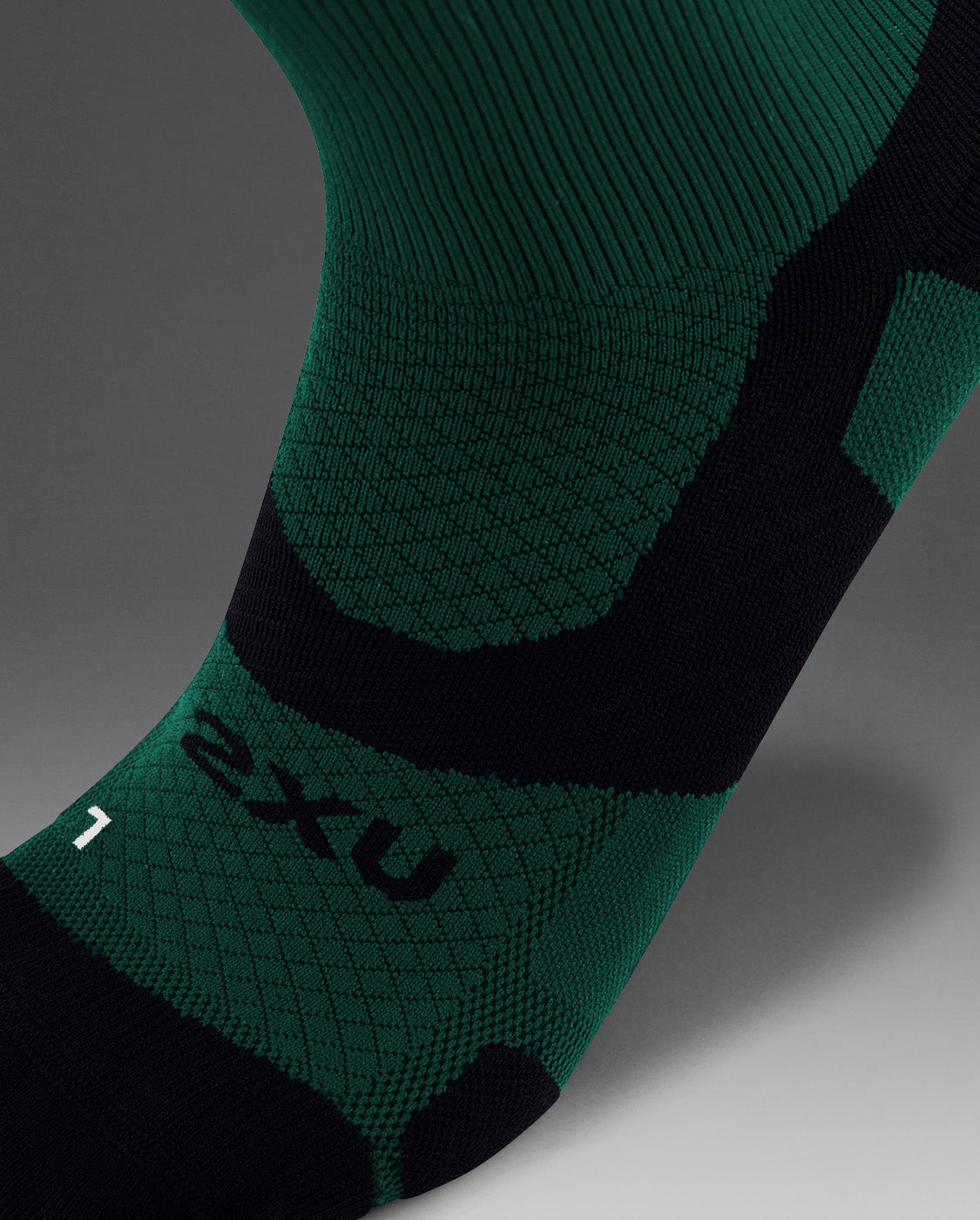 2xu-vectr-light-cushion-crew-socken-dark-moss-white image 3