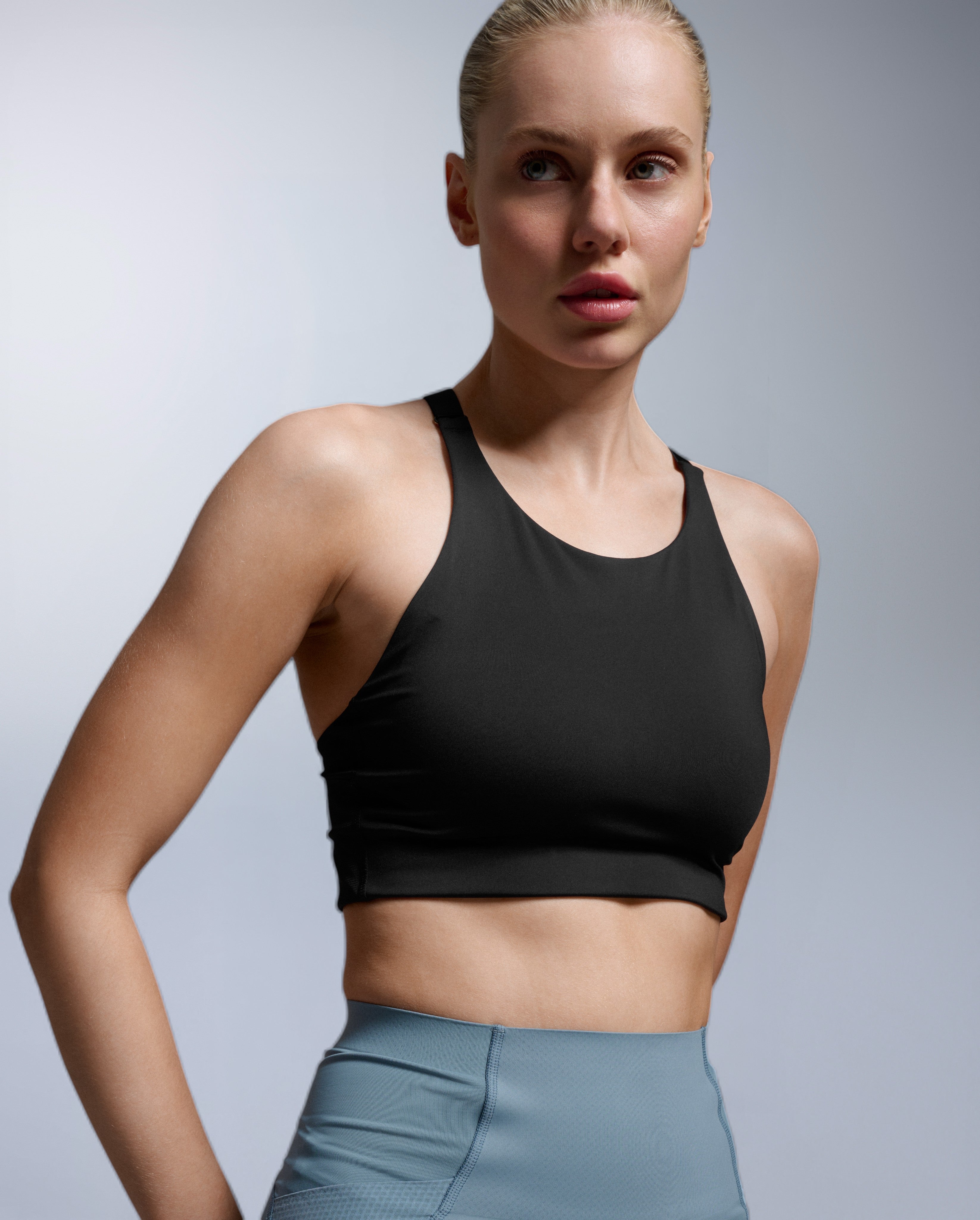 2xu-aero-trail-medium-impact-bra-sport-bh-damen-schwarz image 6