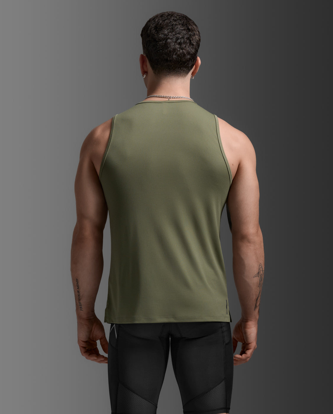 2xu-aero-tank-lauftop-alpine-black-reflective-slim image 3