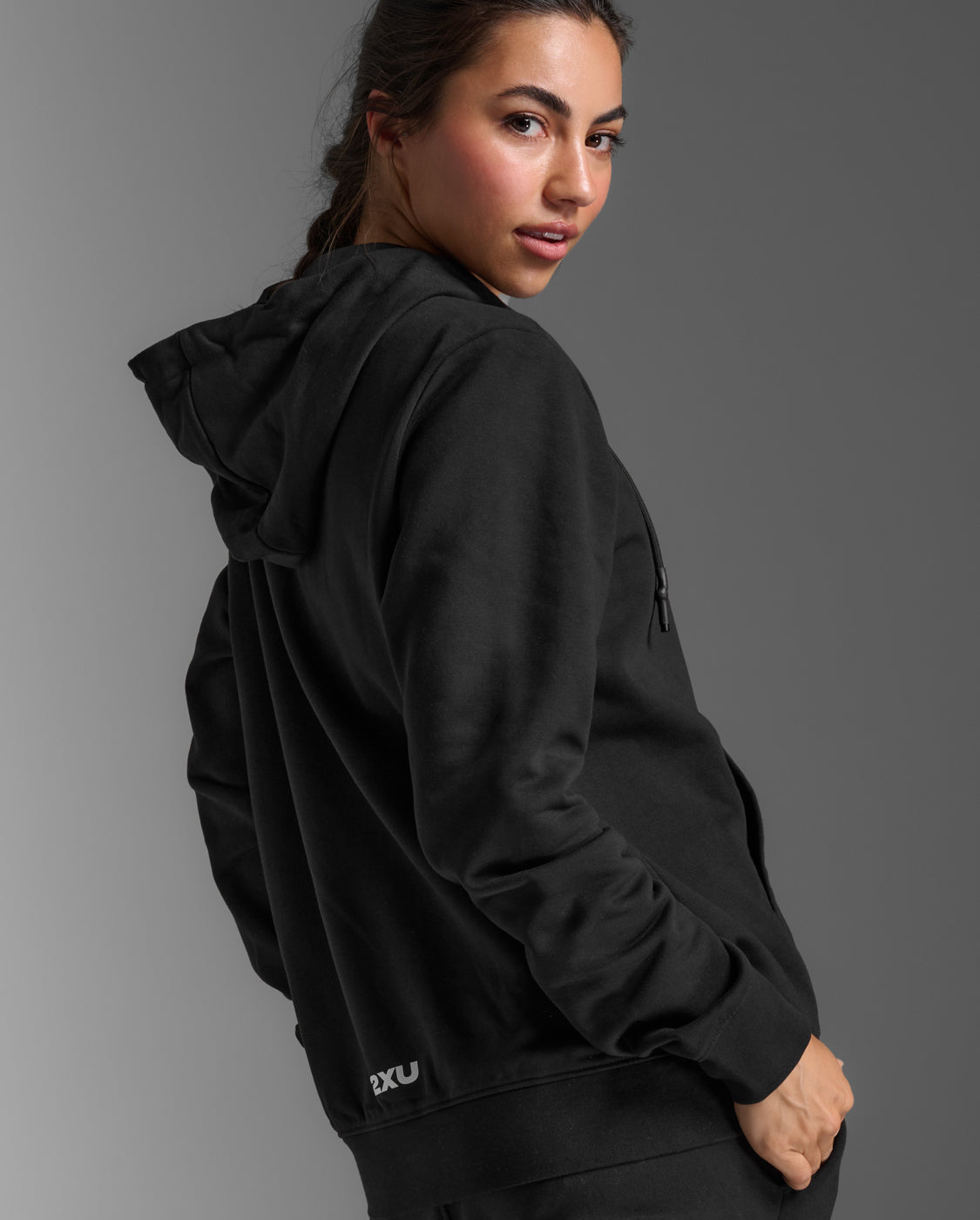 2xu-motion-aspire-full-zip-hoodie-damen-black-fleece image 1