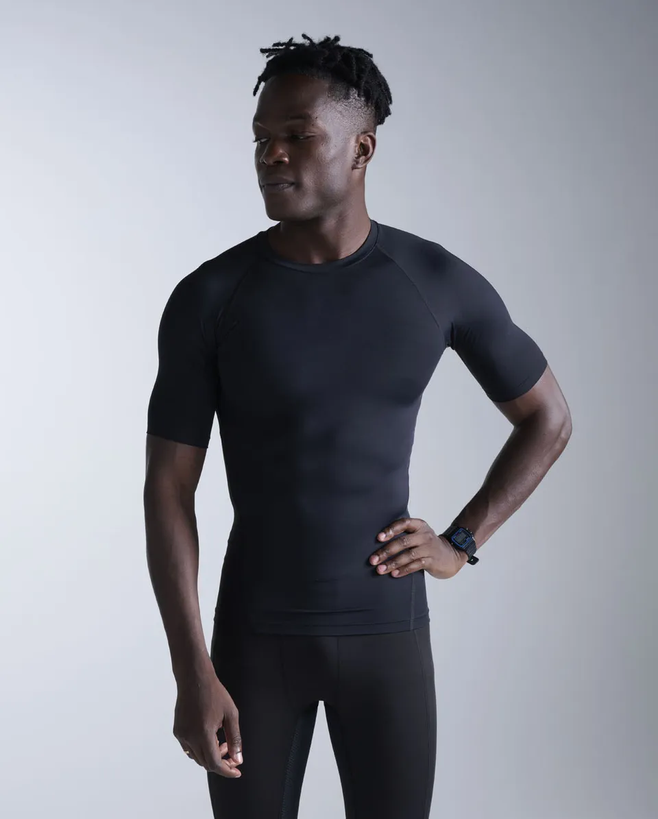 2xu-core-compression-short-sleeve-shirt-herren-schwarz image 1