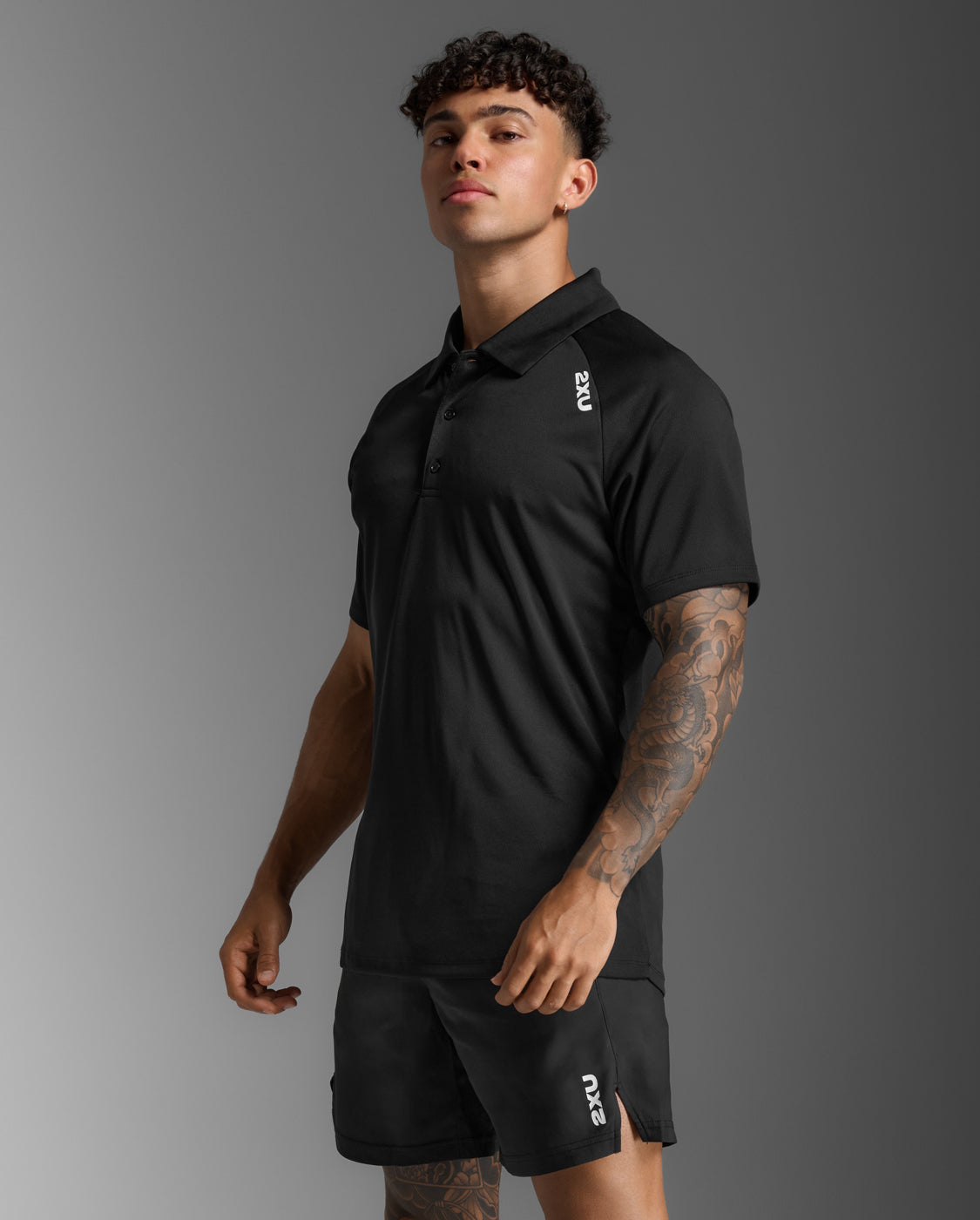 2xu-motion-aspire-polo-herren-black-kurzarm-sport image 5