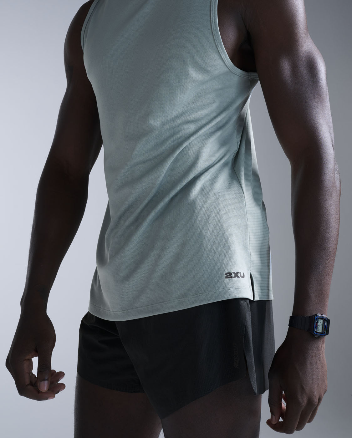 2xu-aero-tank-herren-smoke-blue-funktionssinglet-atmungsaktiv image 3