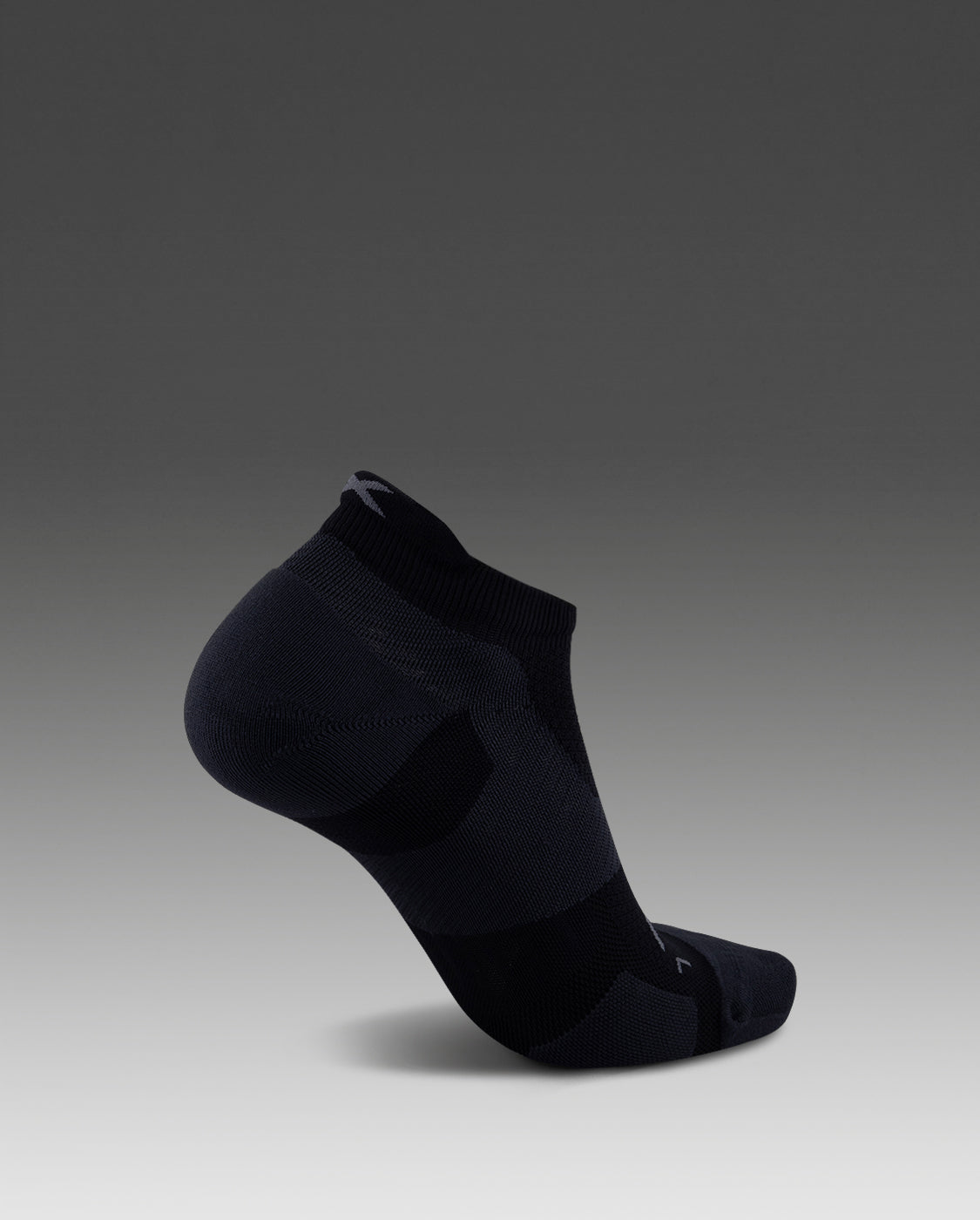 2xu-vectr-light-cushion-no-show-socken-black-titanium image 2