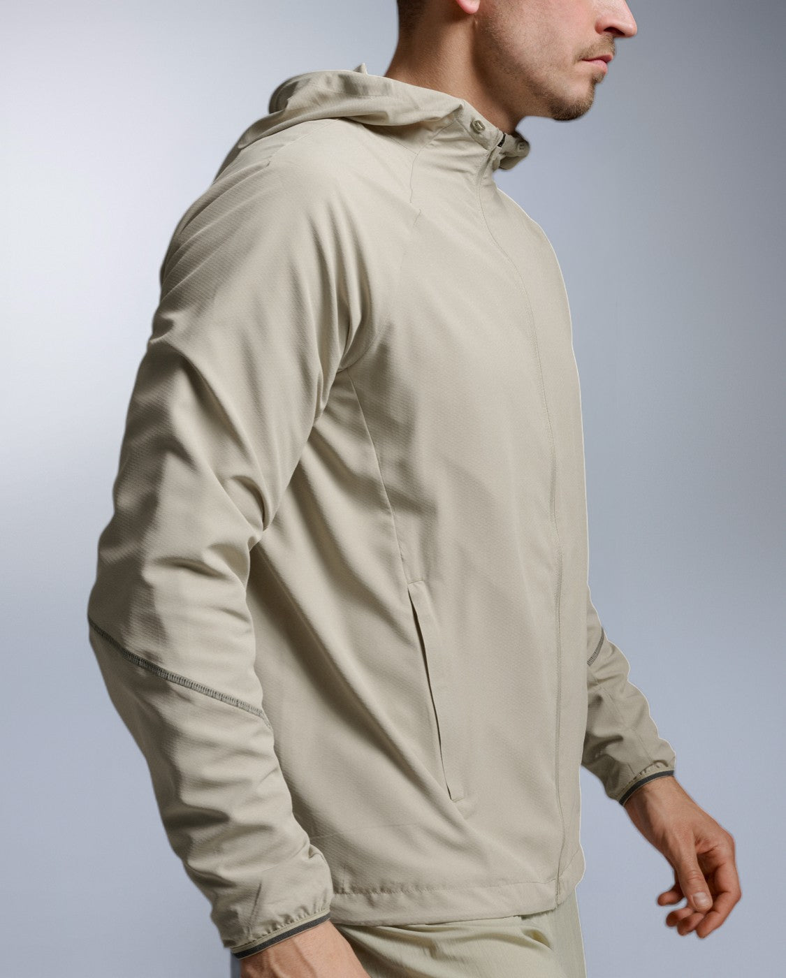 2xu-aero-hex-windbreaker-laufjacke-herren-pebble image 2