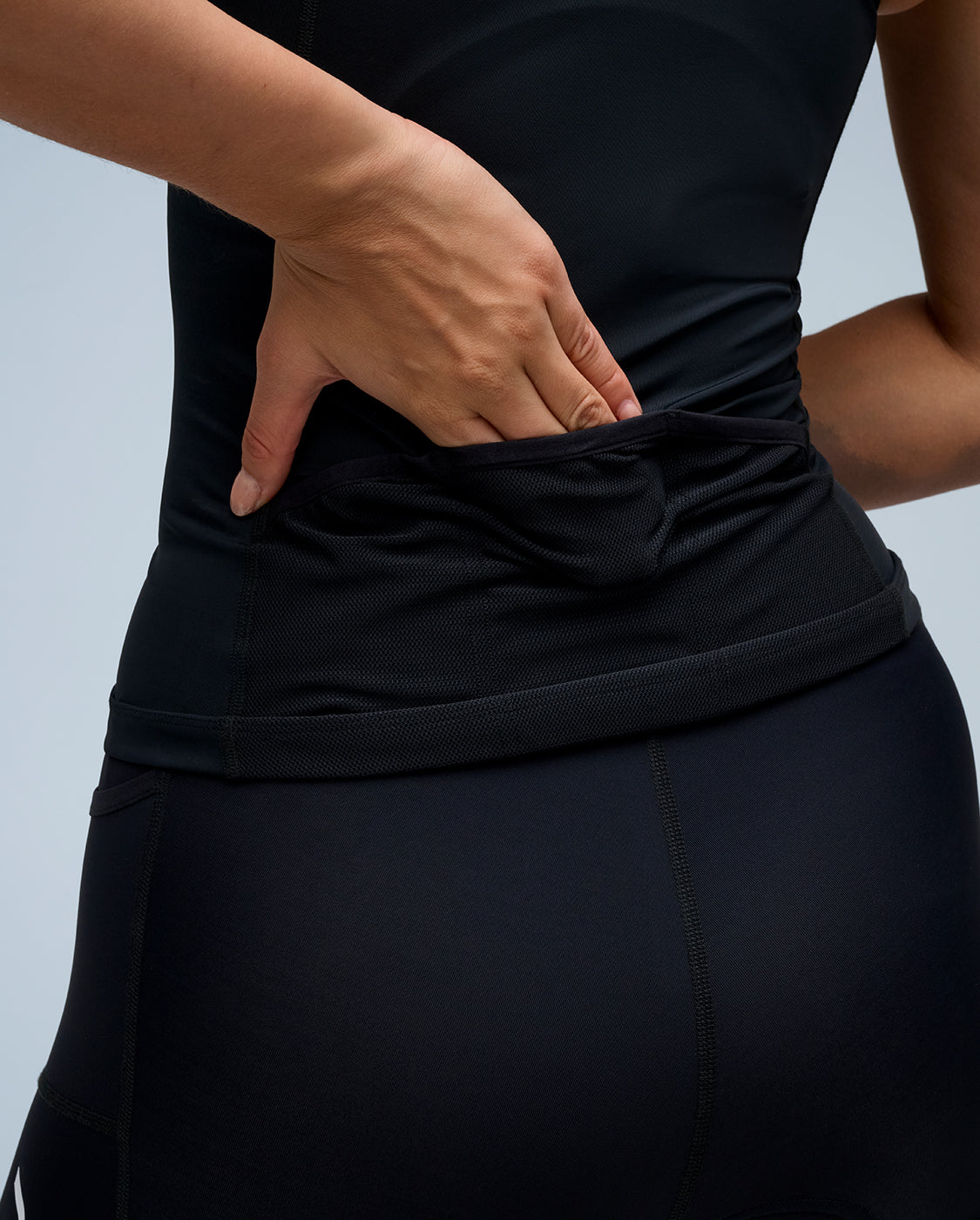2xu-core-tri-tank-triathlontop-schwarz-wei-damen image 6