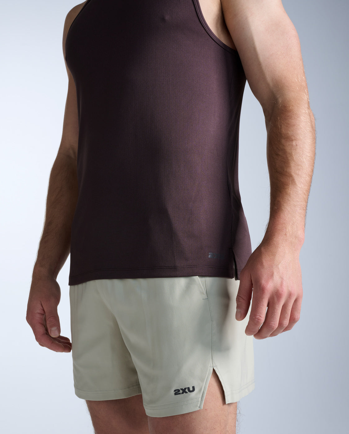2xu-aero-tank-lauftop-herren-bark image 2