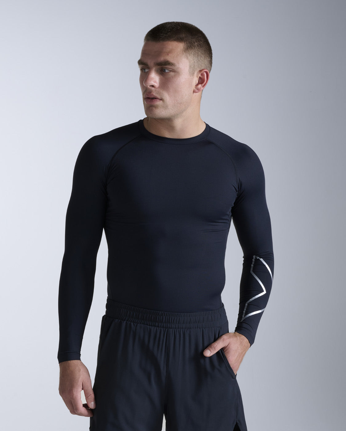 2xu-core-compression-langarm-shirt-black-herren image 1