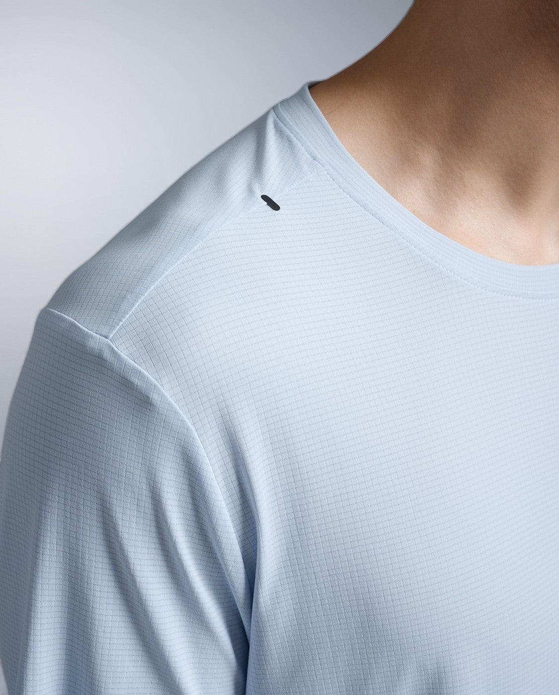2xu-aero-trail-tee-laufshirt-bay-herren image 3