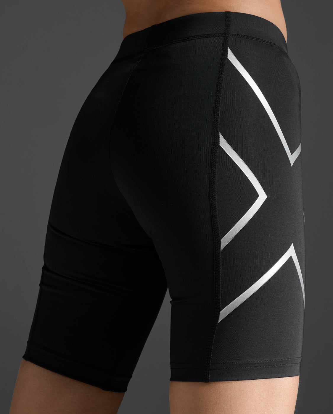 2xu-core-compression-short-damen-black-silver image 4