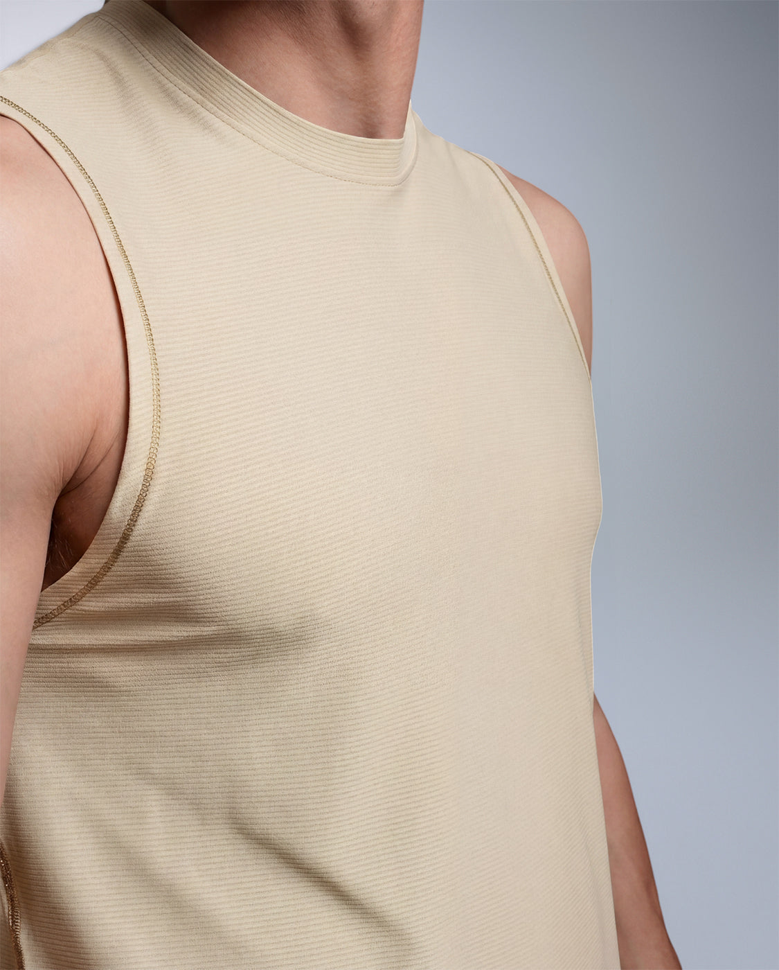 2xu-force-tech-tank-herren-chalk-rmelloses-trainingstop image 3