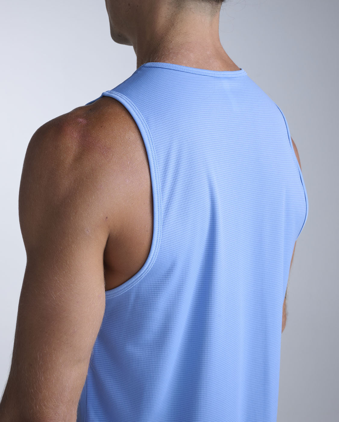 2xu-aero-tank-top-herren-silverlake-blue-mesh image 2