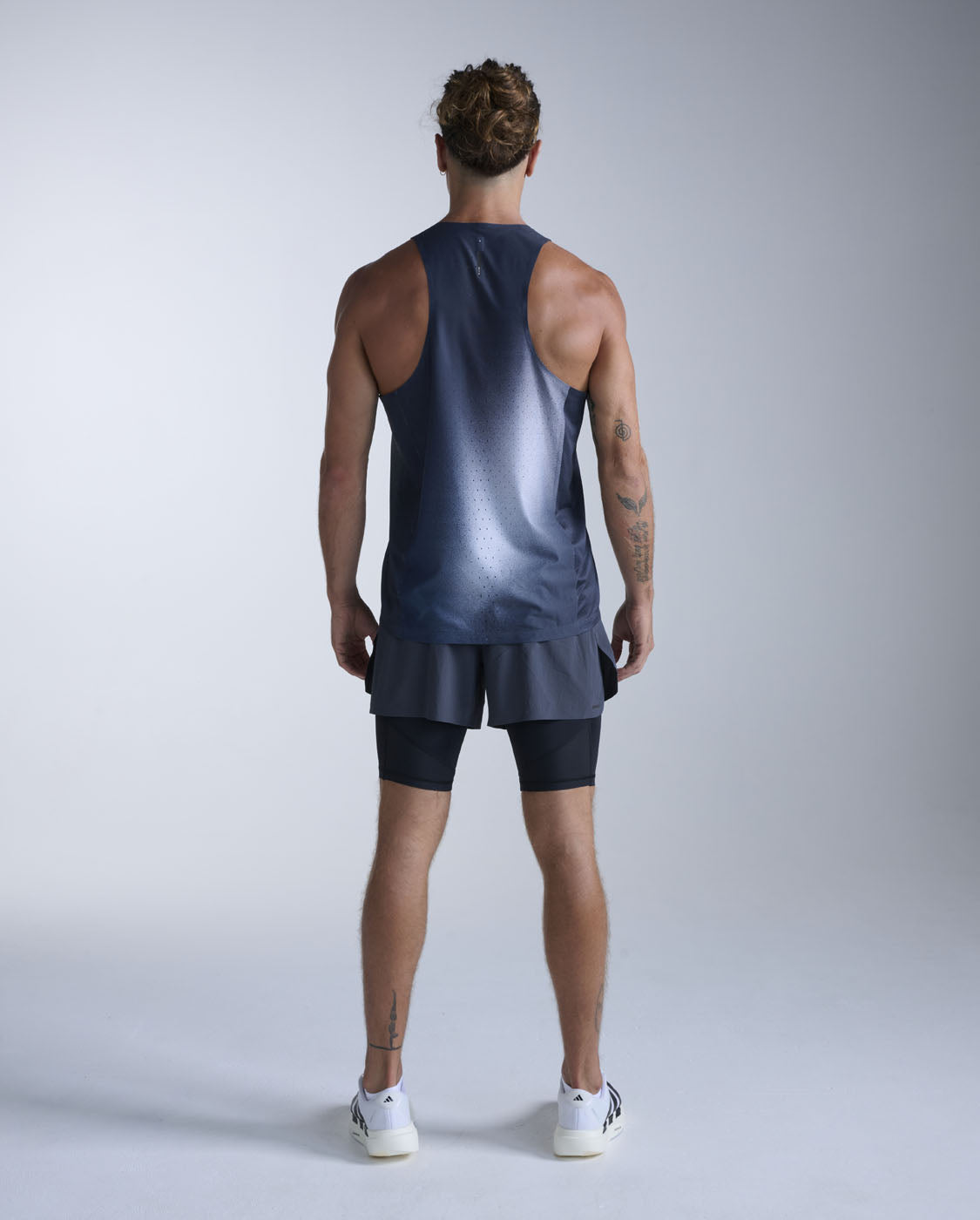 2xu-light-speed-react-singlet-herren-moonstone image 7